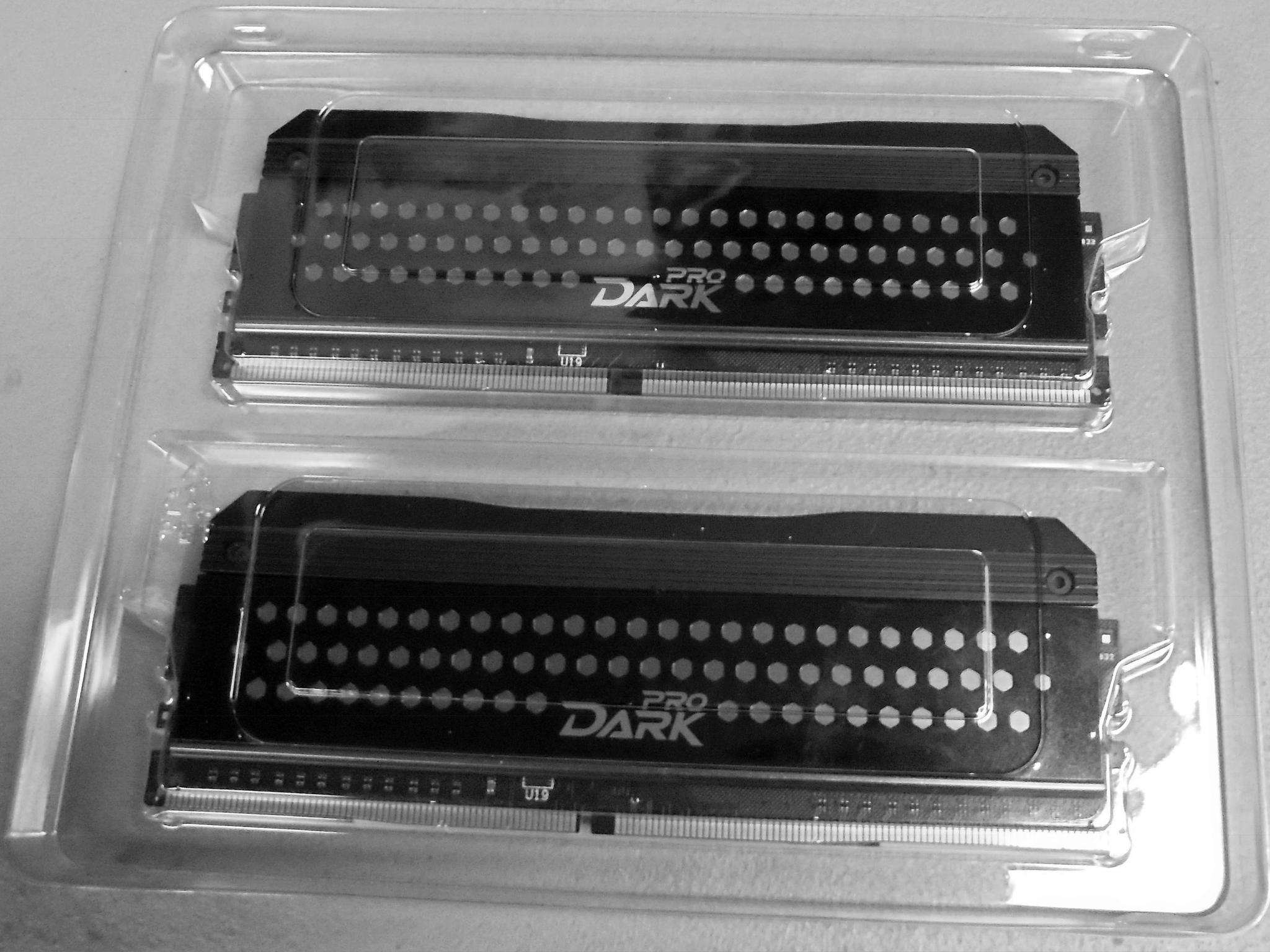 Team Group T-Force Dark Pro Gaming 16GB (2x8GB) DDR4 3200 CL14