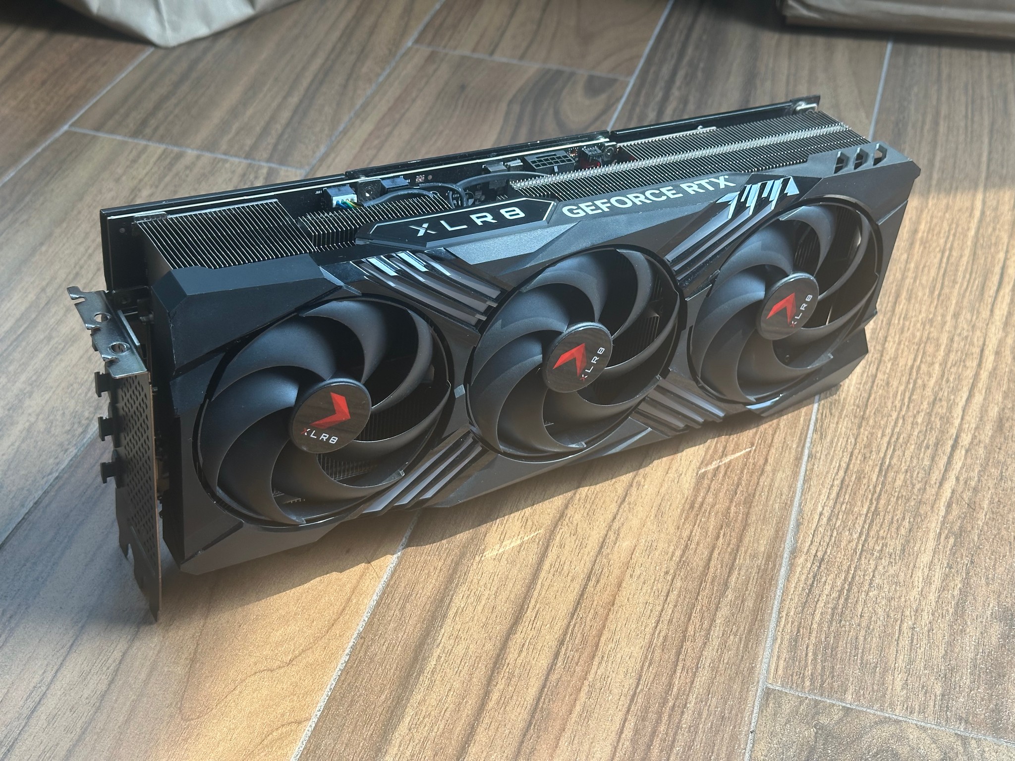PNY XLR8 Gaming VERTO EPIC-X RGB OC GeForce RTX 4080 SUPER