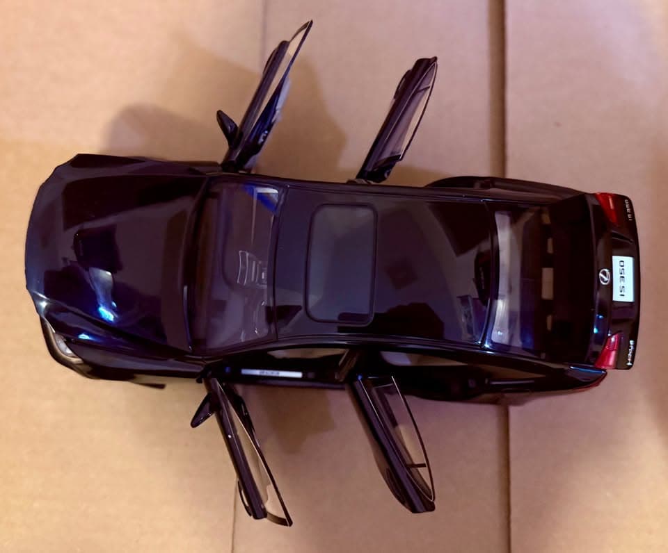 Autoart Performance 1/18 Scale 2006 Lexus IS350 Obsidian Black Model Car