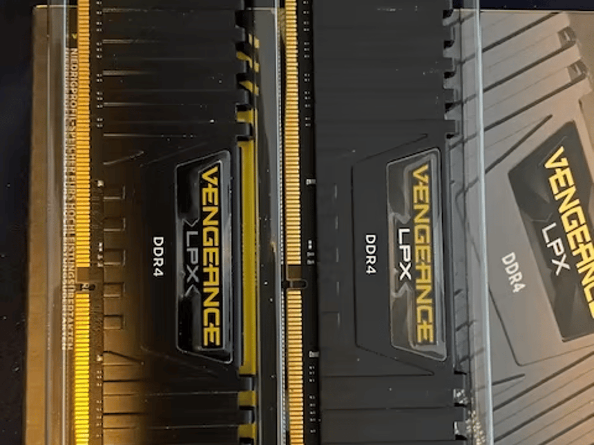 Corsair LPX DDR4 3200 16 GB 6 months of use
