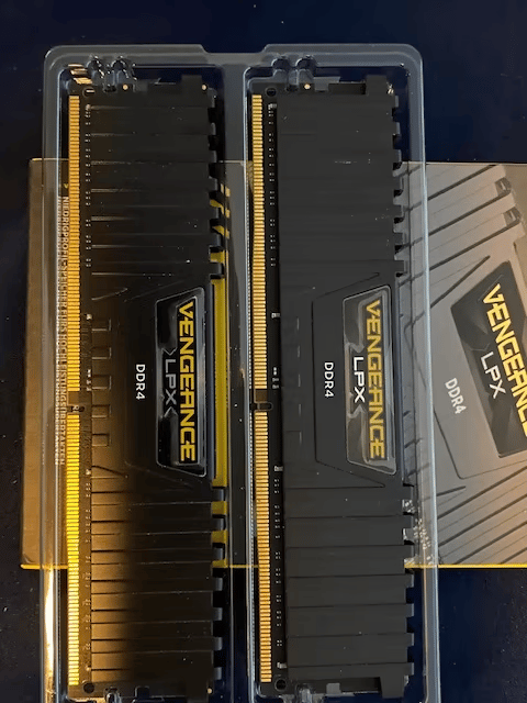 Corsair LPX DDR4 3200 16 GB 6 months of use