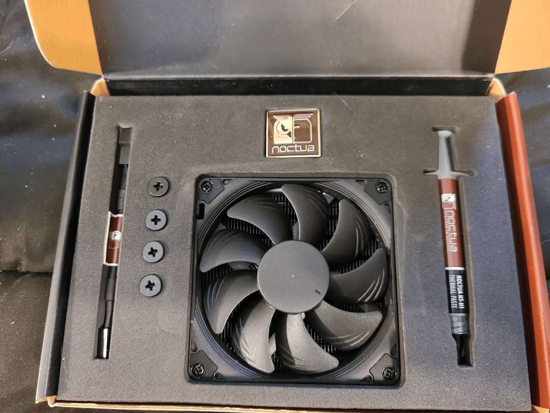 Noctua NH-L9a-AM4 chromax.Black, Low-Profile CPU Cooler for AMD AM4 (Black)