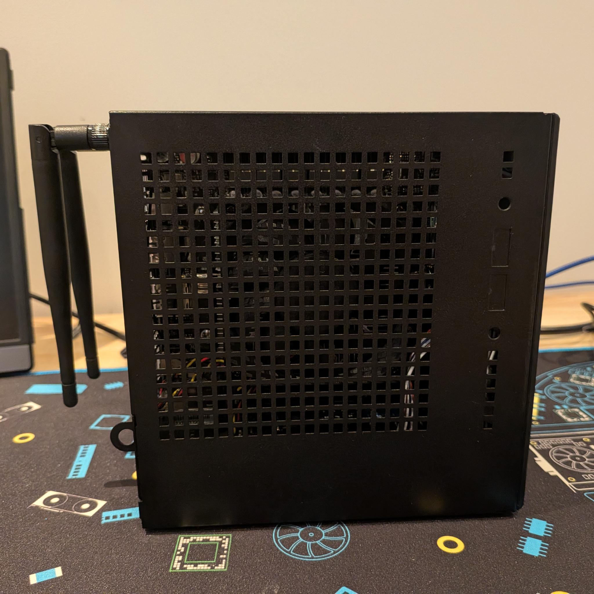 Fun Size Steambox - Ryzen 5 8600G, 32 GB DDR5, 1 TB Gen 4 NVME, SteamOS