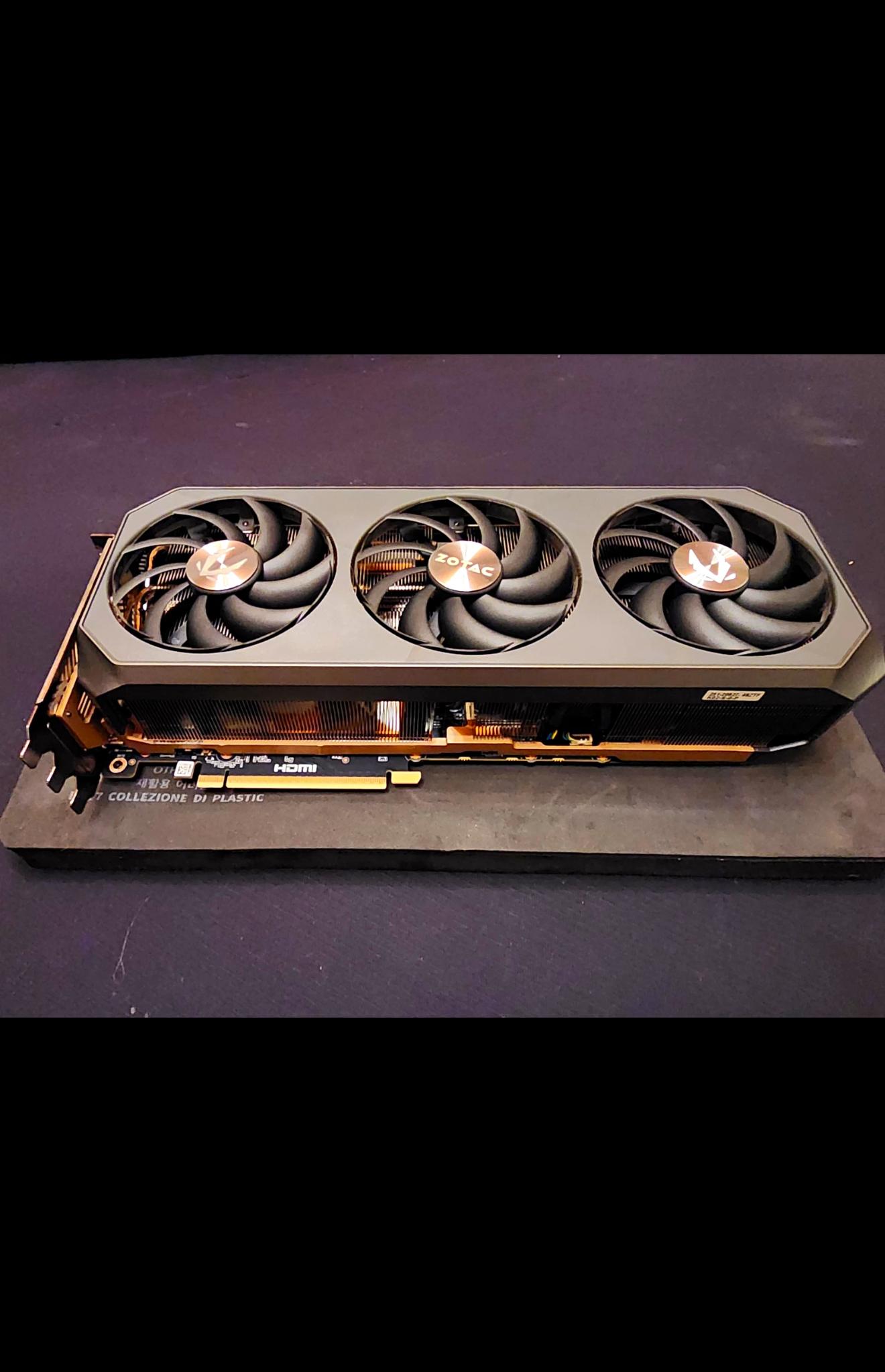 ZOTAC GAMING GeForce RTX 5080 AMP Extreme INFINITY ULTRA