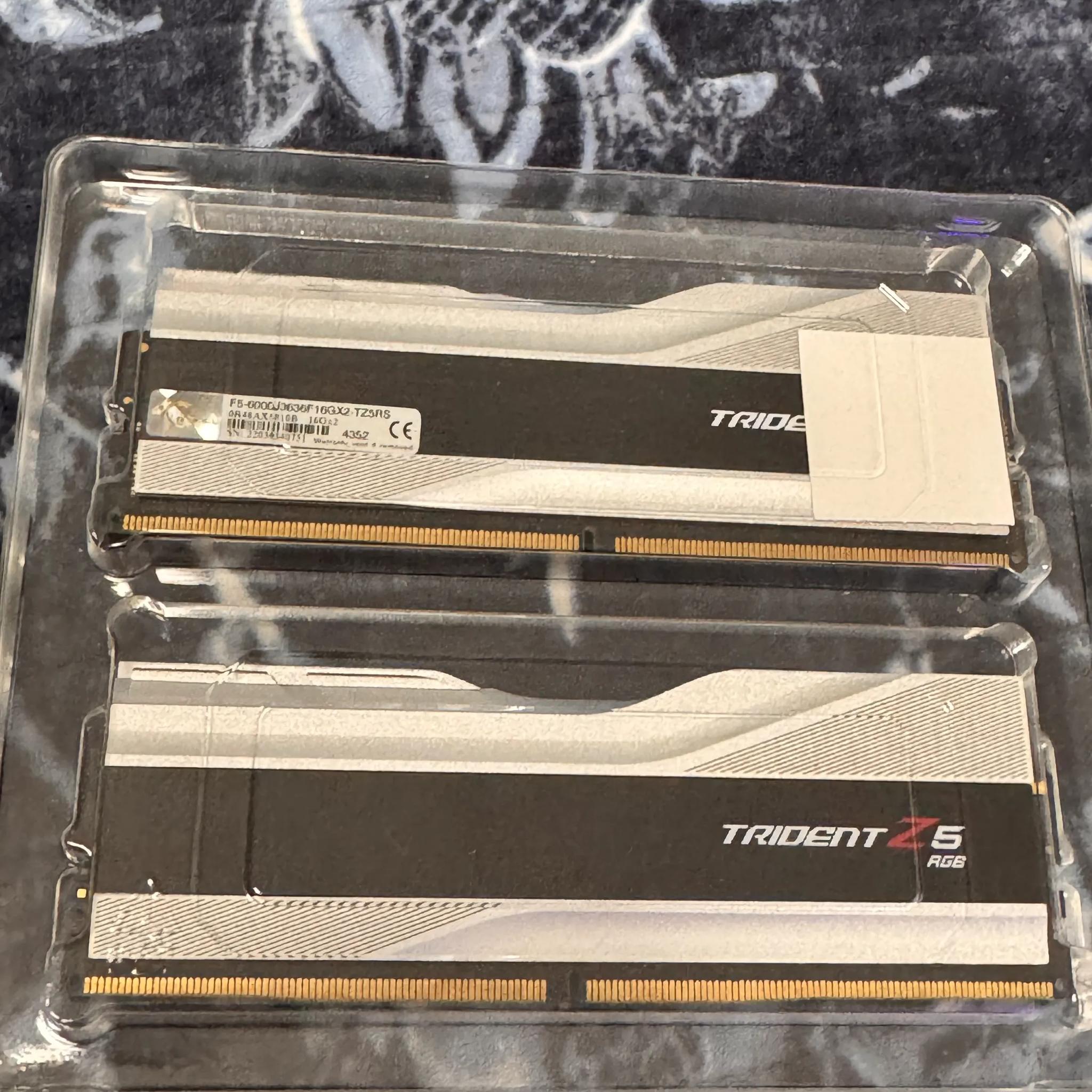 16x2GB G.Skill Trident Z5 RGB Memory