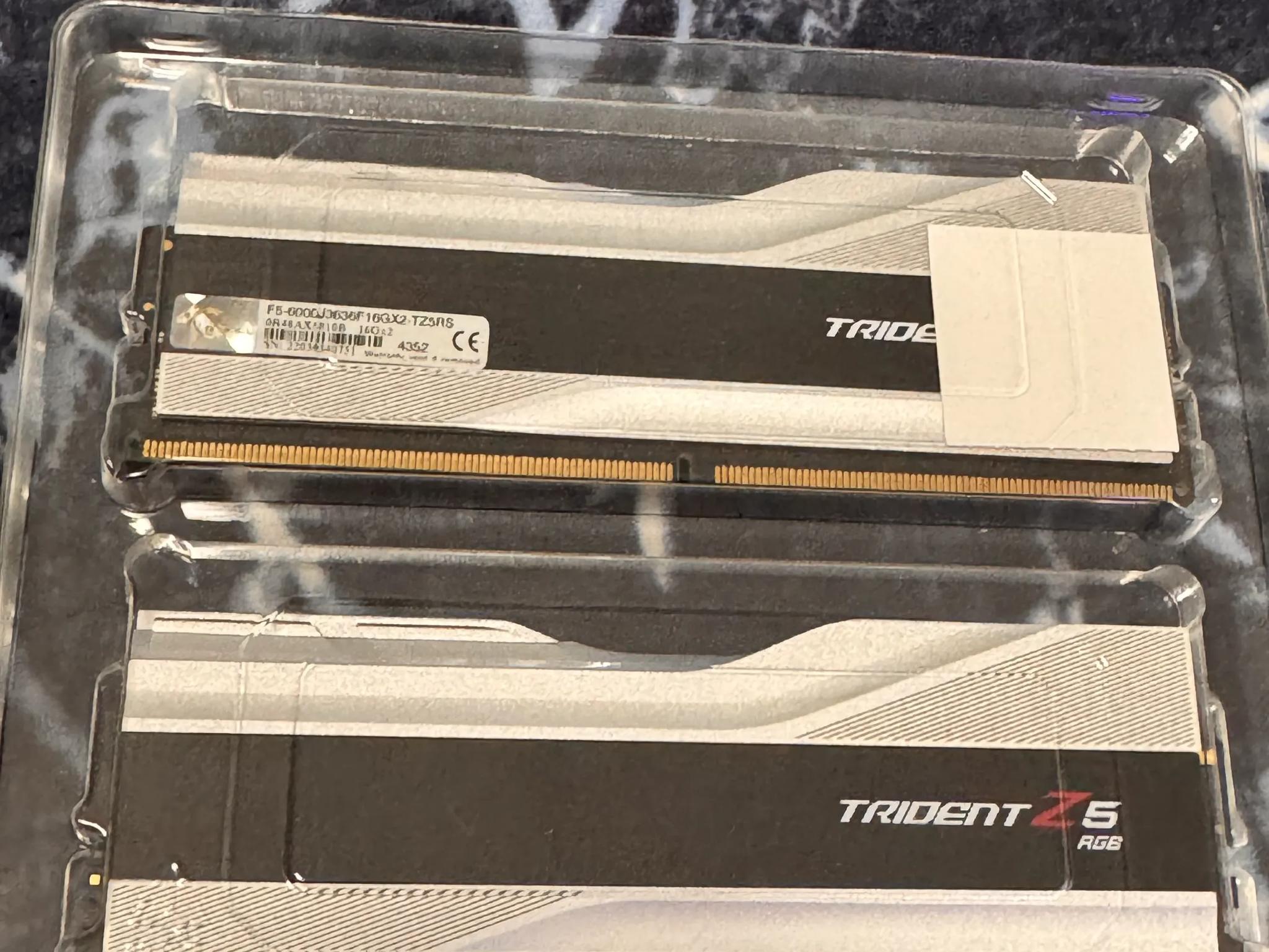 16x2GB G.Skill Trident Z5 RGB Memory