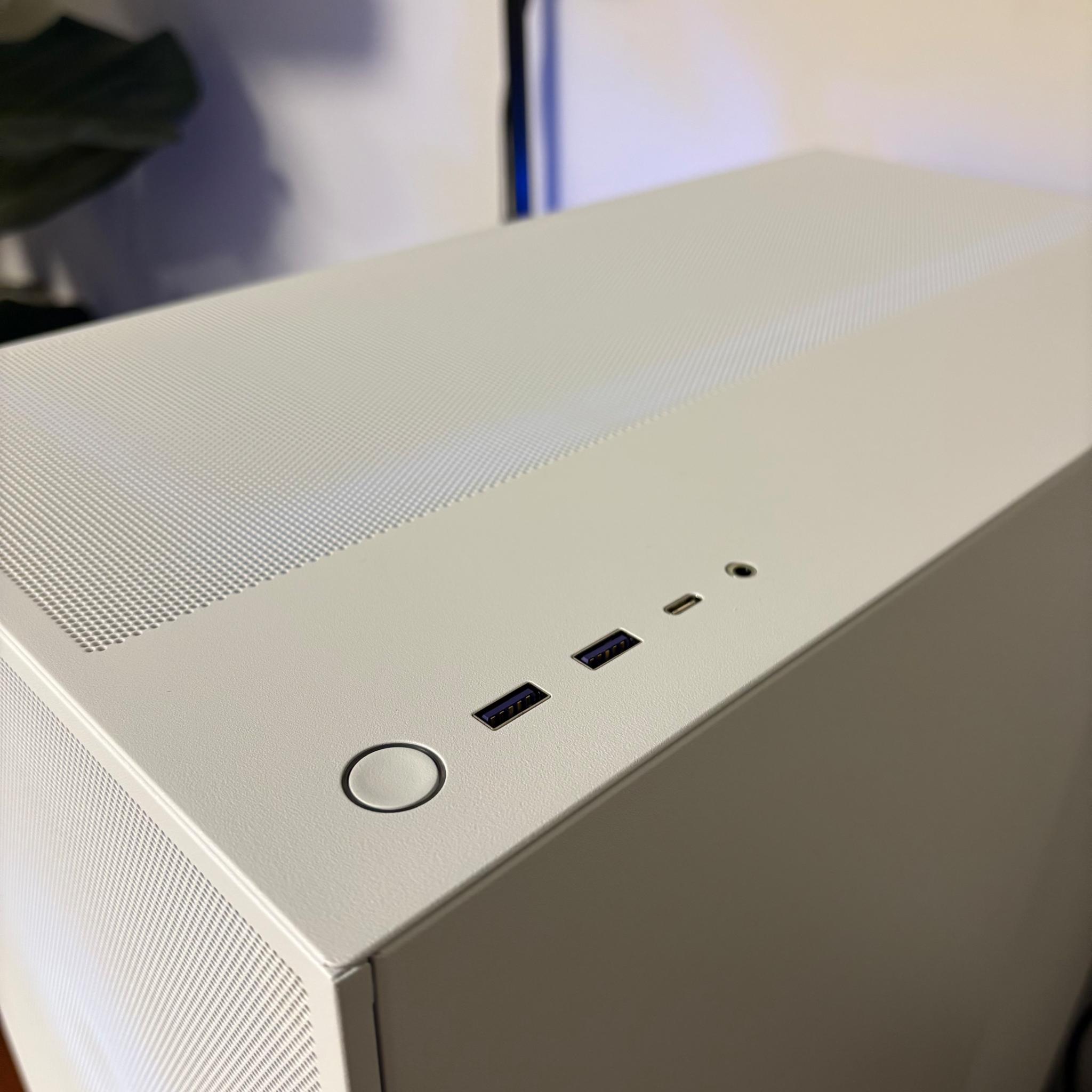 RTX 5080 | Ryzen 7 7800X3D | 32GB DDR5 | 2TB SSD | 850W PSU | 10 x Fans | AIO