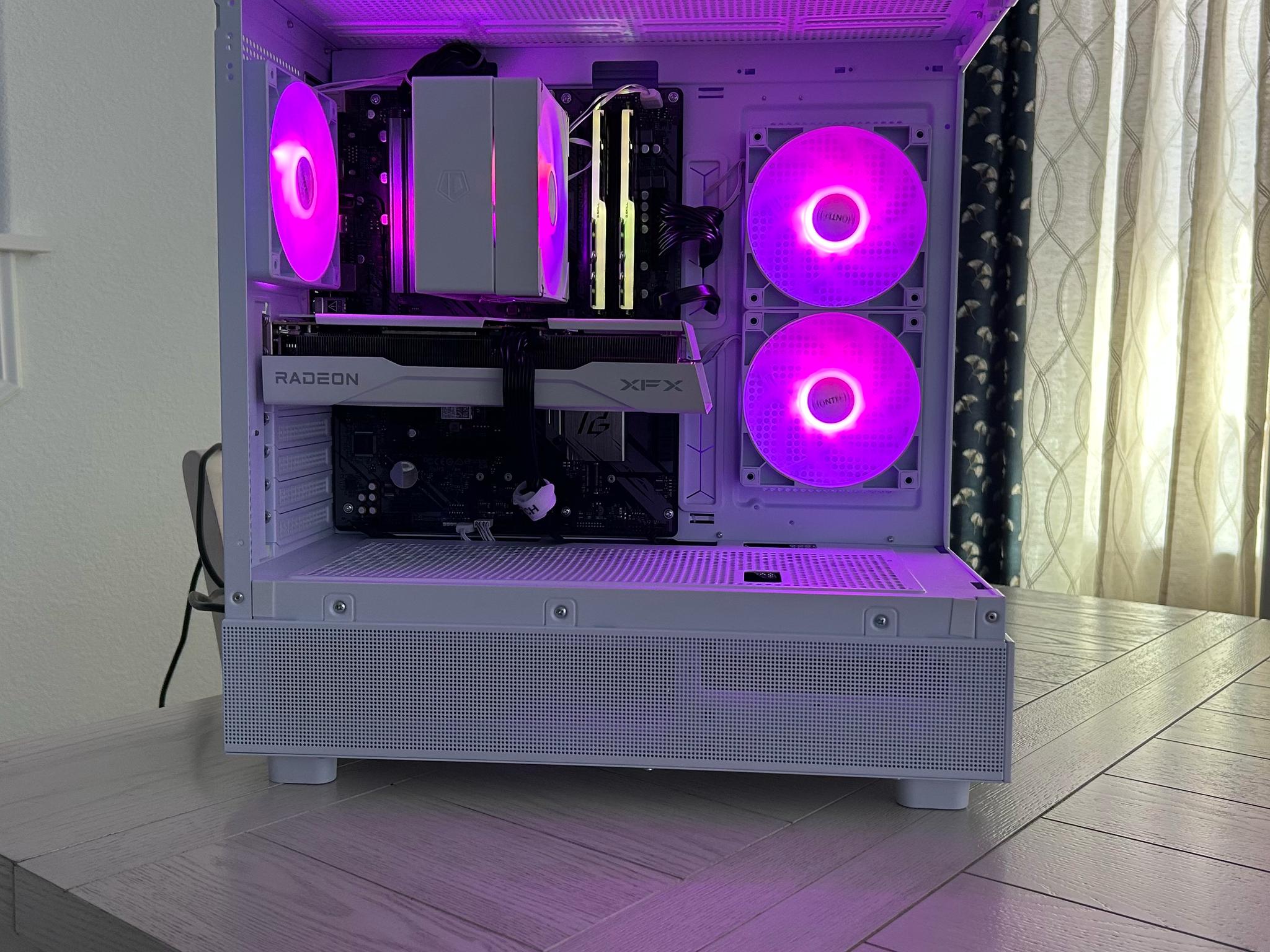 ✨IceBerg🗻 9060XT!| 16GB TRIDENT RAM| ALL WHITE| 1 TB STORAGE