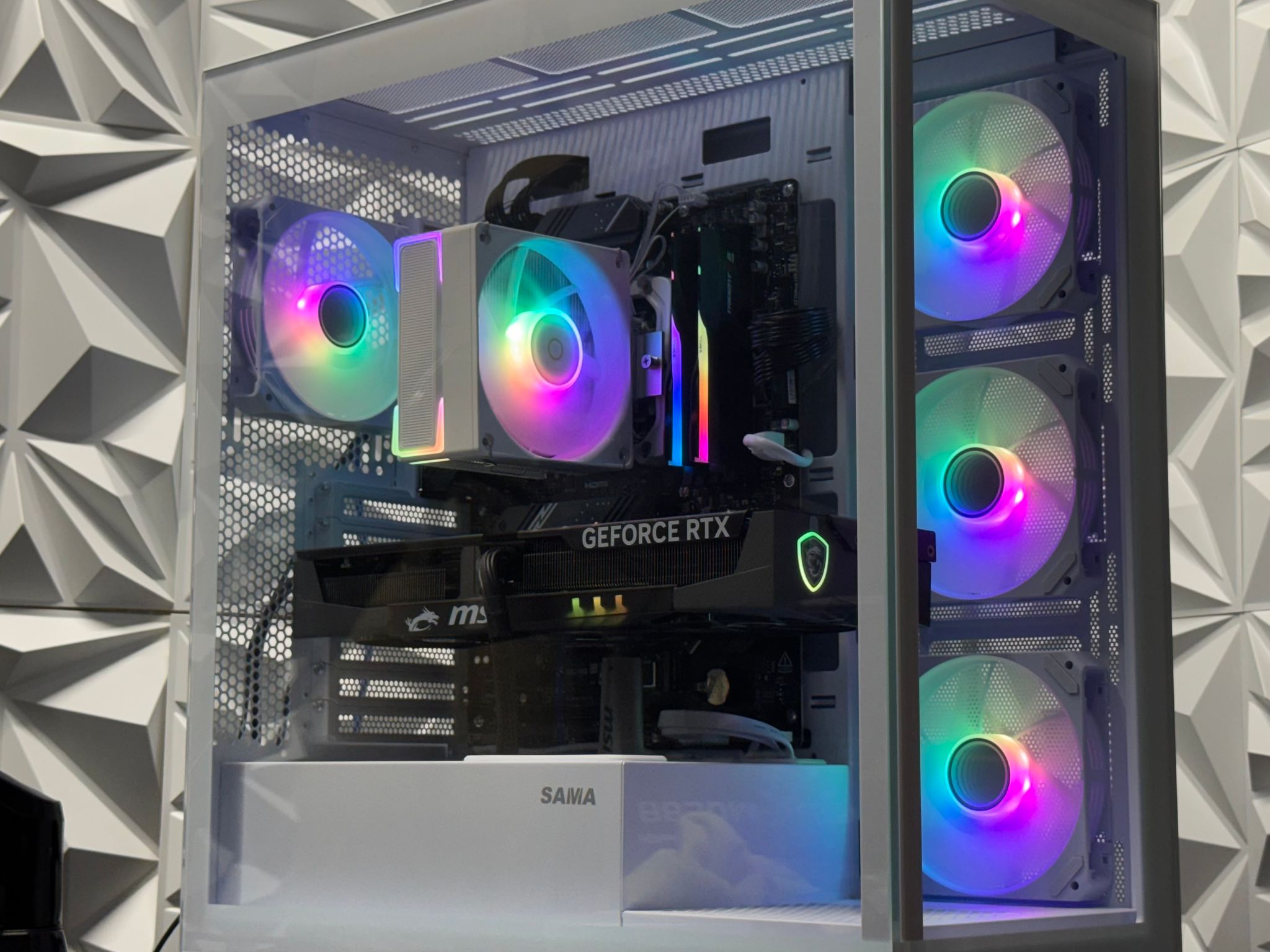 RTX 5070 / Ryzen 7 7700x / 32GB DDR5 Ram / 1TB SSD / Gaming pc / Streaming pc / Creator pc