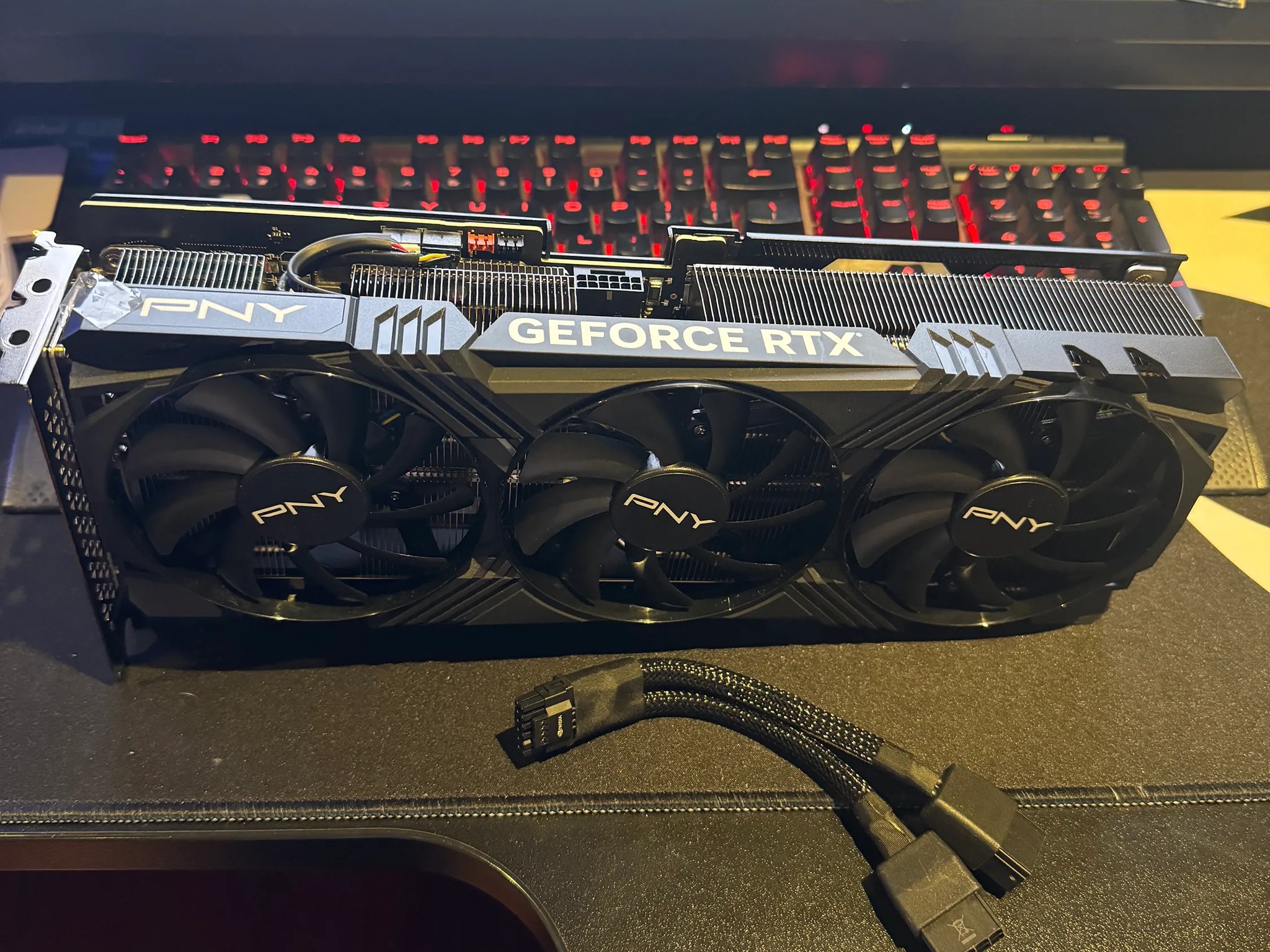 PNY GeForce RTX™ 4070 Ti 12GB Verto Triple Fan