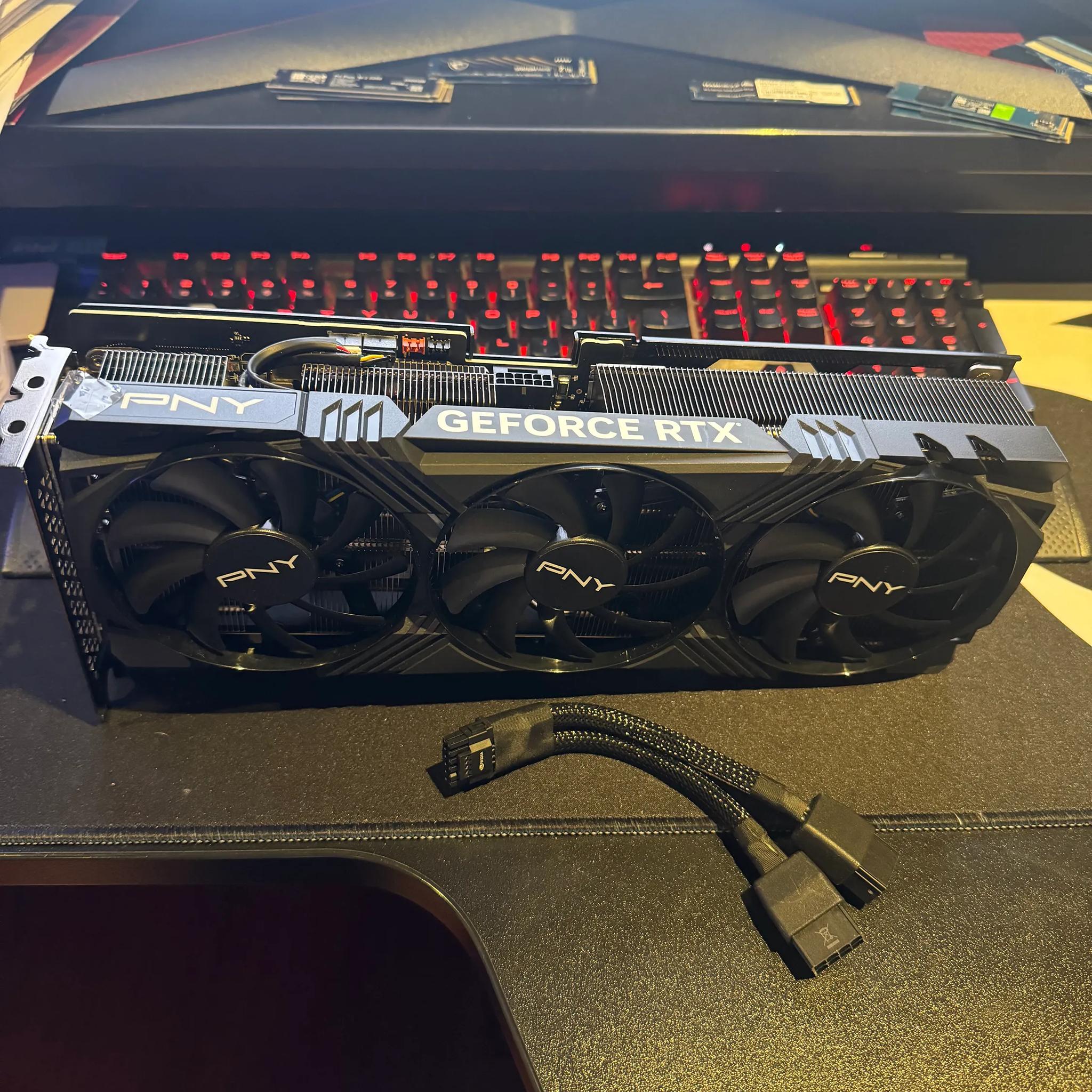 PNY GeForce RTX™ 4070 Ti 12GB Verto Triple Fan