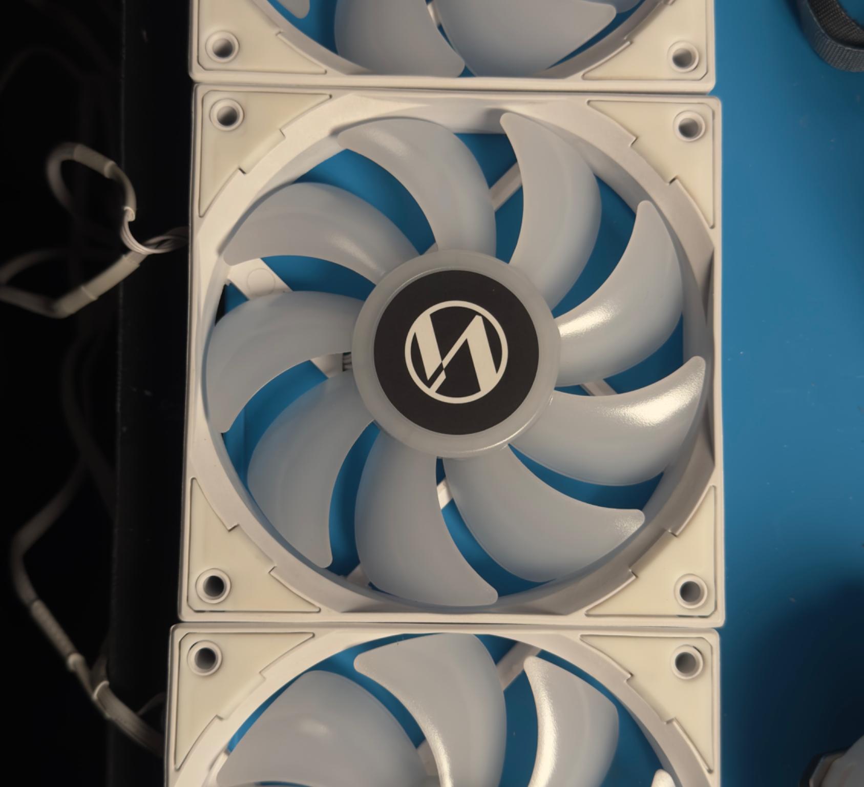 USED-VERY GOOD Lian Li Galahad 360 AIO RGB - White w/Box and all components including fans.