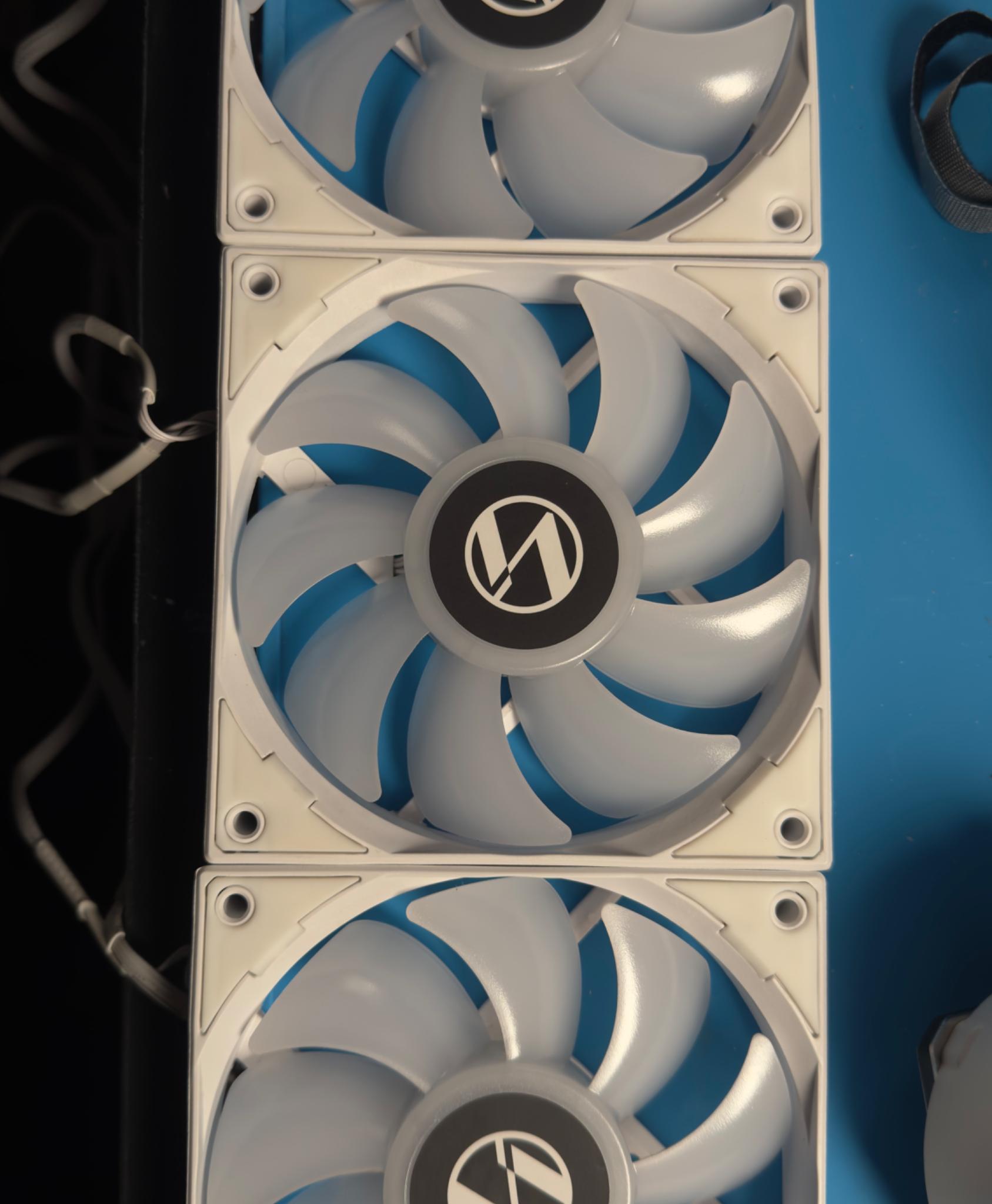 USED-VERY GOOD Lian Li Galahad 360 AIO RGB - White w/Box and all components including fans.