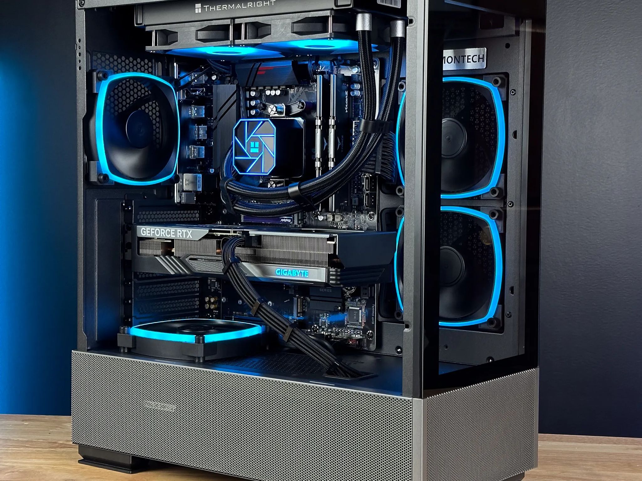 AES Creator Plus AMD Ryzen 7 5700x - RTX 4060 Ti Gaming PC