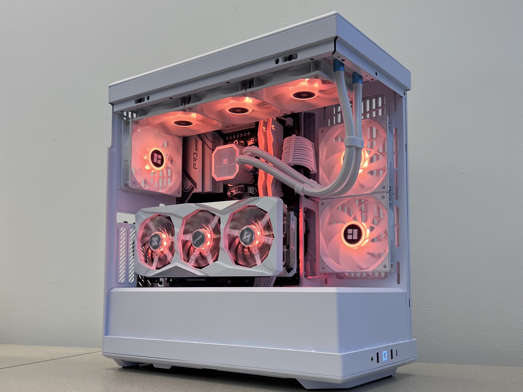 ❄️❄️GLACIER❄️❄️RX 7900 GRE 16 GB🧊RYZEN 7 7700X🧊32 GB DDR5🧊1 TB GEN 4🧊WIFI🧊WINDOWS 11