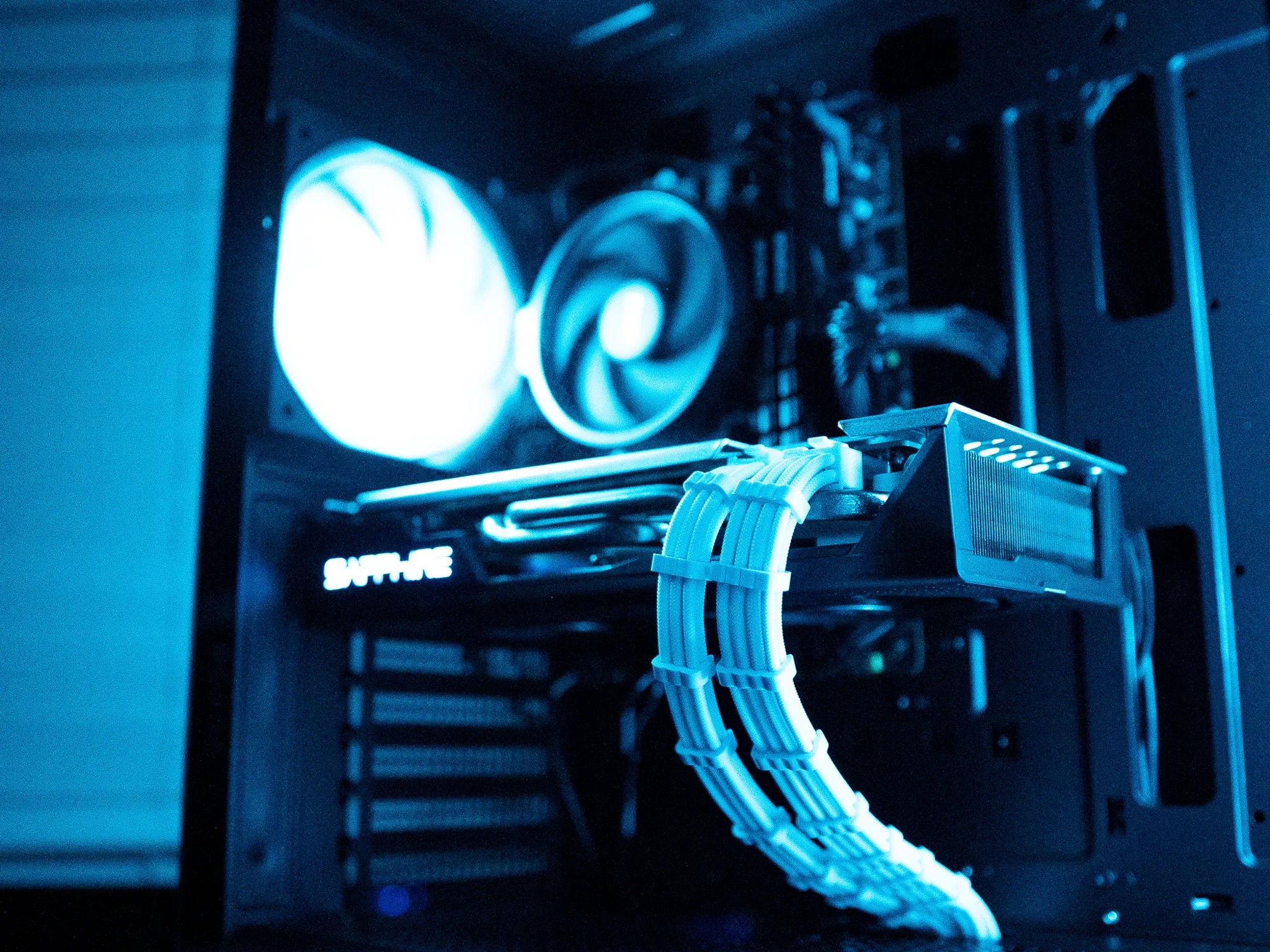 ⚫❄️ | RX 580 8GB | RYZEN 5 1600 | 16GB DDR4 RAM | 1TB NVME SSD | Arctic Blizzard