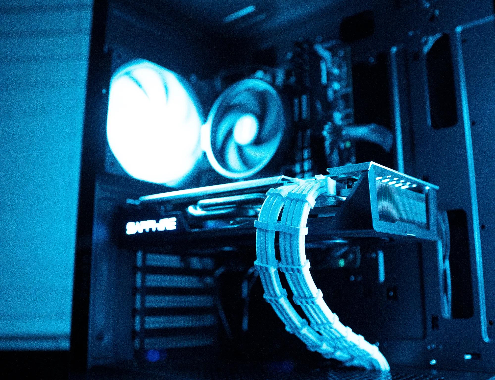 ⚫❄️ | RX 580 8GB | RYZEN 5 1600 | 16GB DDR4 RAM | 1TB NVME SSD | Arctic Blizzard