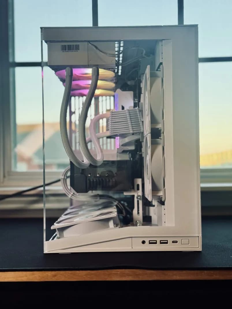 WHITE OUT Gaming PC | RTX 4070 Ti | Ryzen 7 5700 | Windows 11