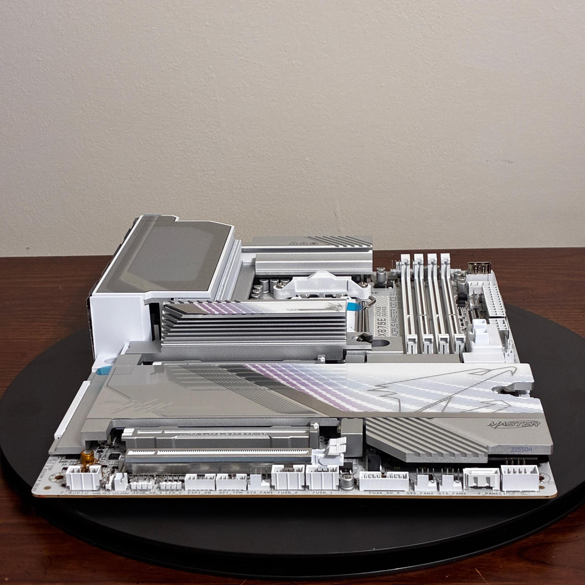 Gigabyte X870E Aorus Master X3D ICE