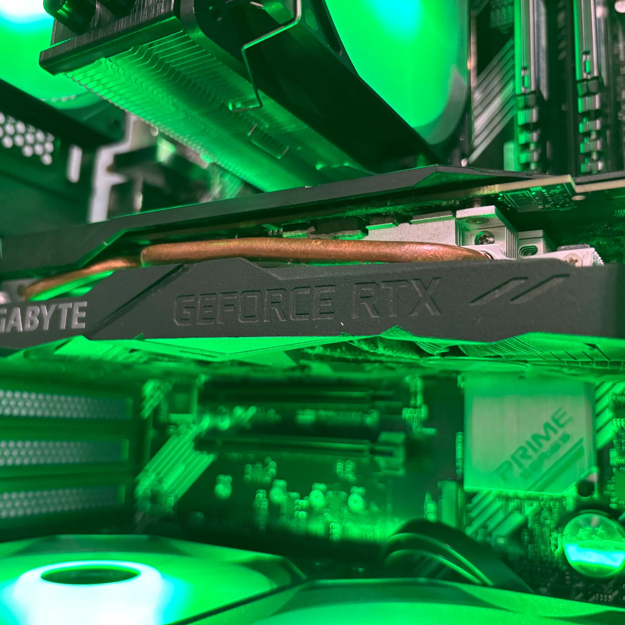 Fish Tank RTX Gaming PC
