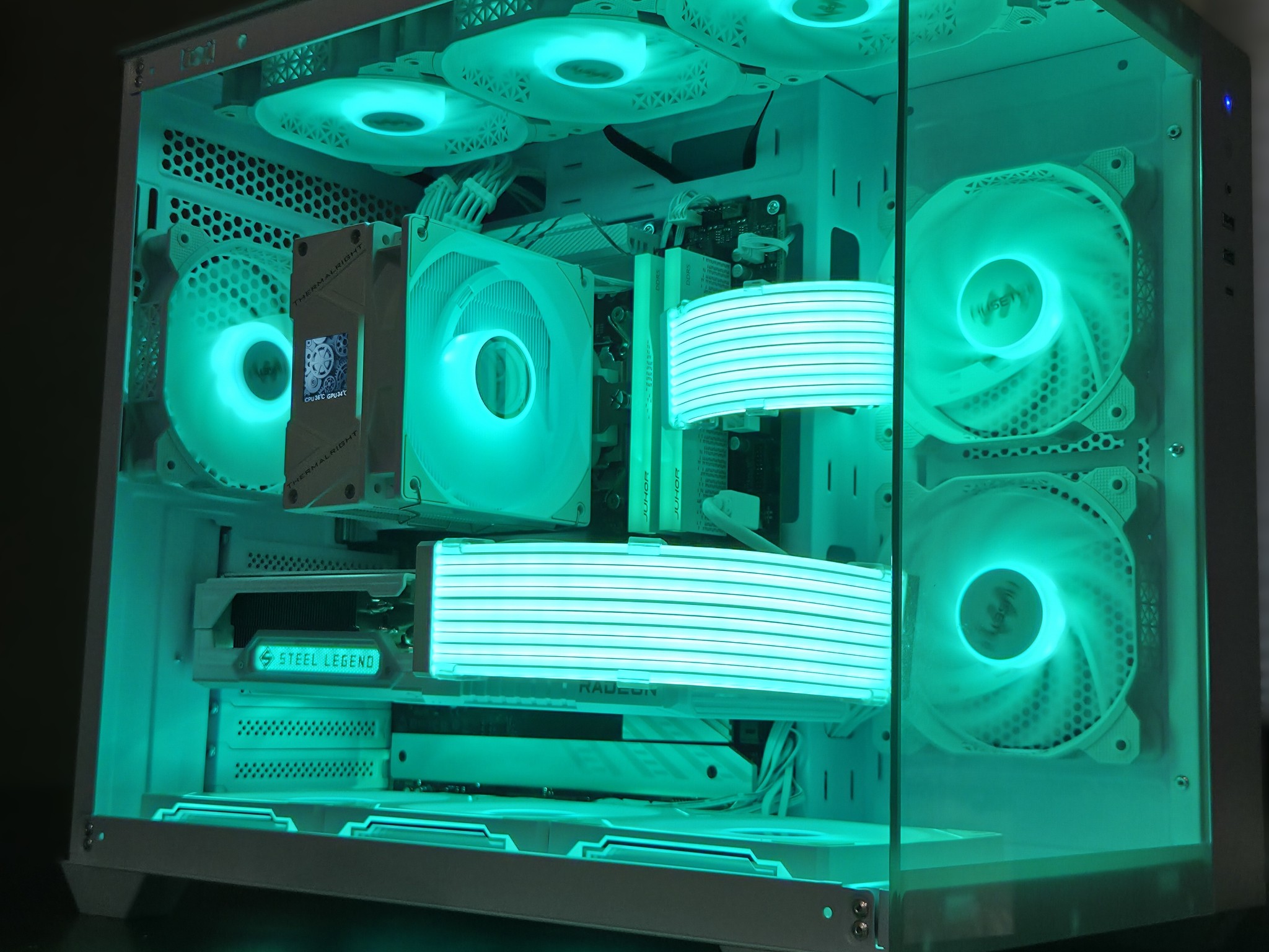 White Spectre! 👻 – Ryzen 5 9600X | RX 9070 XT | 32GB DDR5 6000 | Display on Cooler!