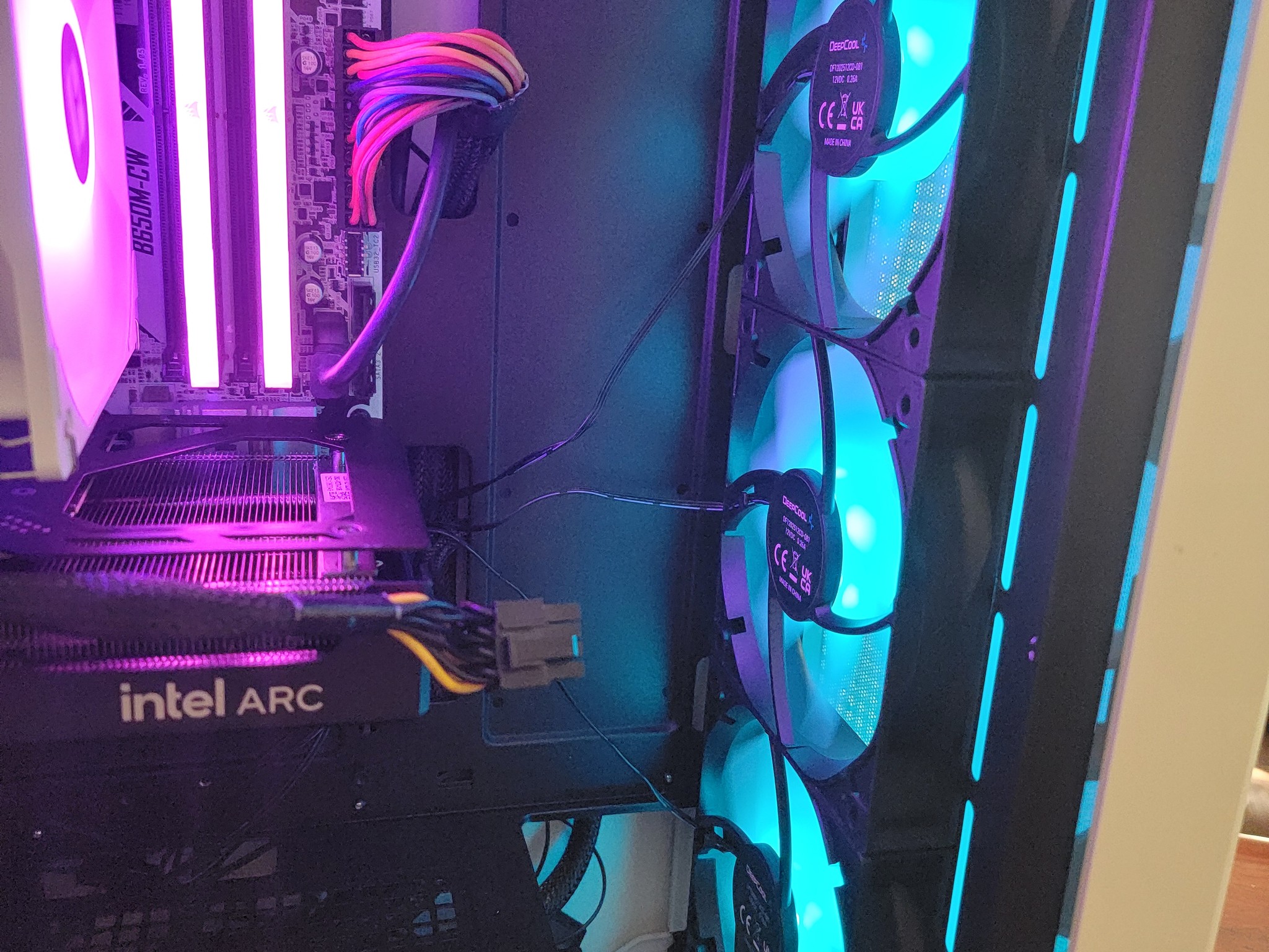 Asrock B570 Challenger OC 10GB + Ryzen 7600x PC Build #16