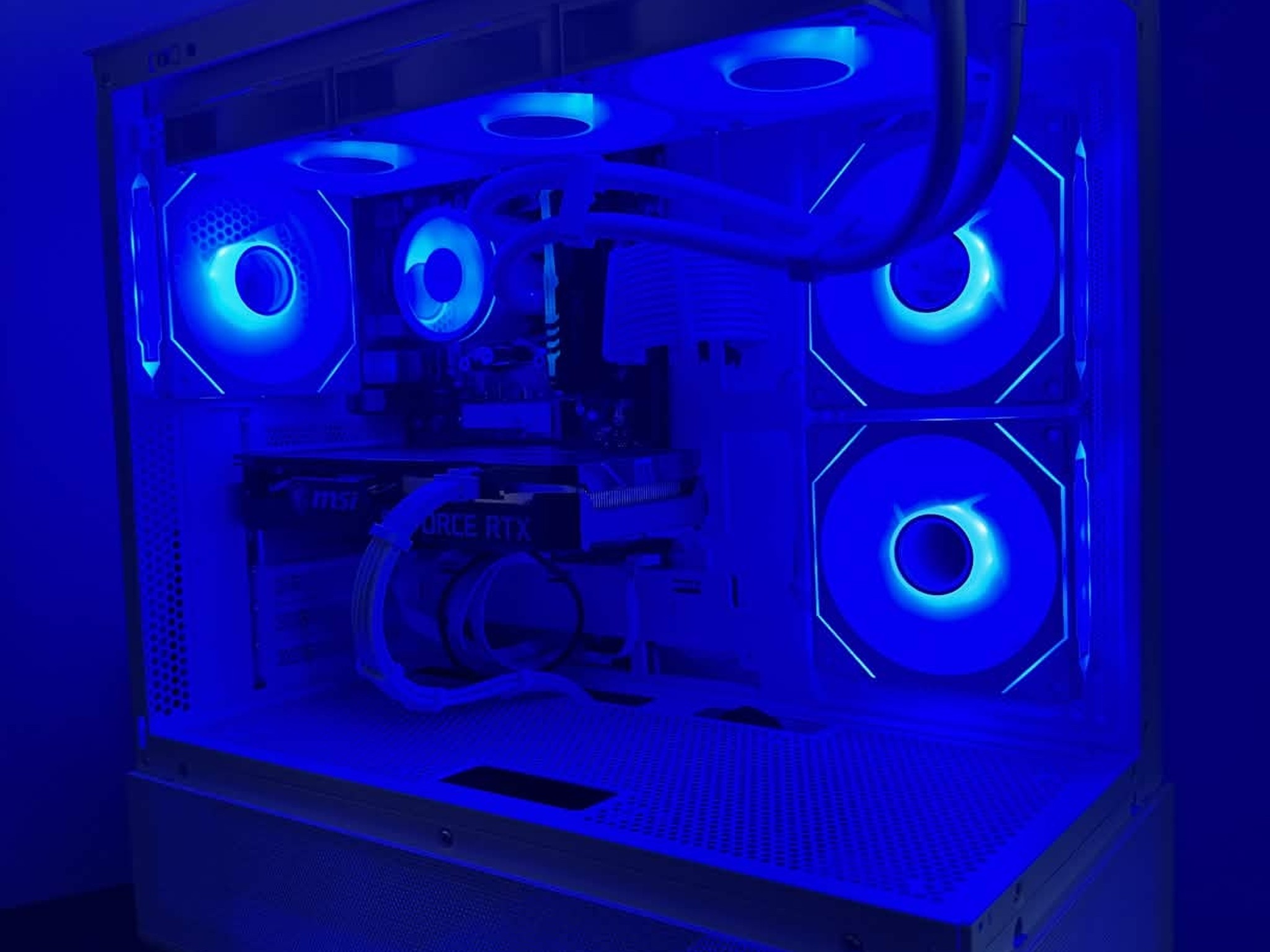 ❄️ White Aesthetic Gaming PC – RTX 3060 Ti | Ryzen 5 3600 | 16GB RAM | 1TB SSD