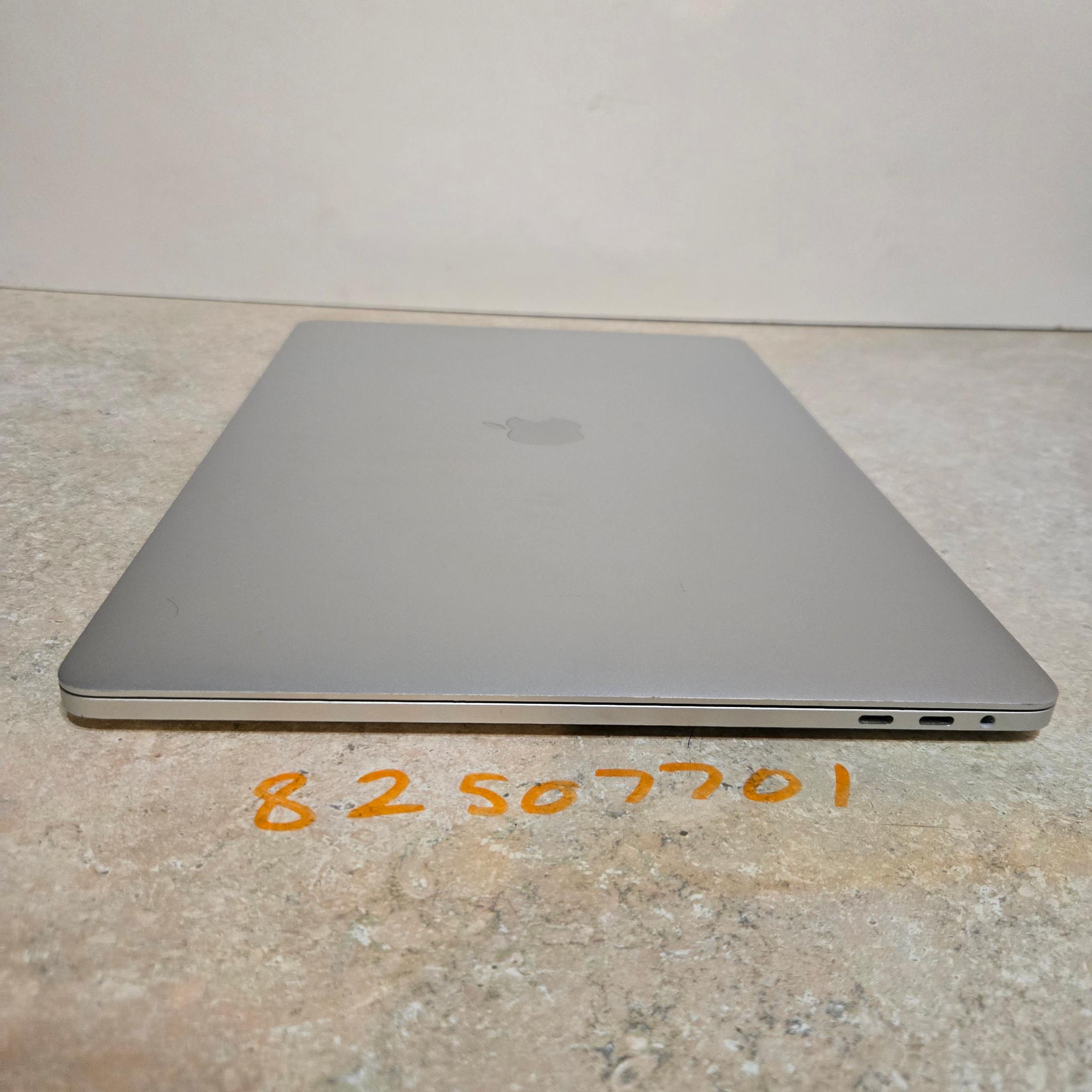 Apple Macbook Pro 15 inch Laptop - 2018 - intel i7 - 512GB SSD - Model A1990