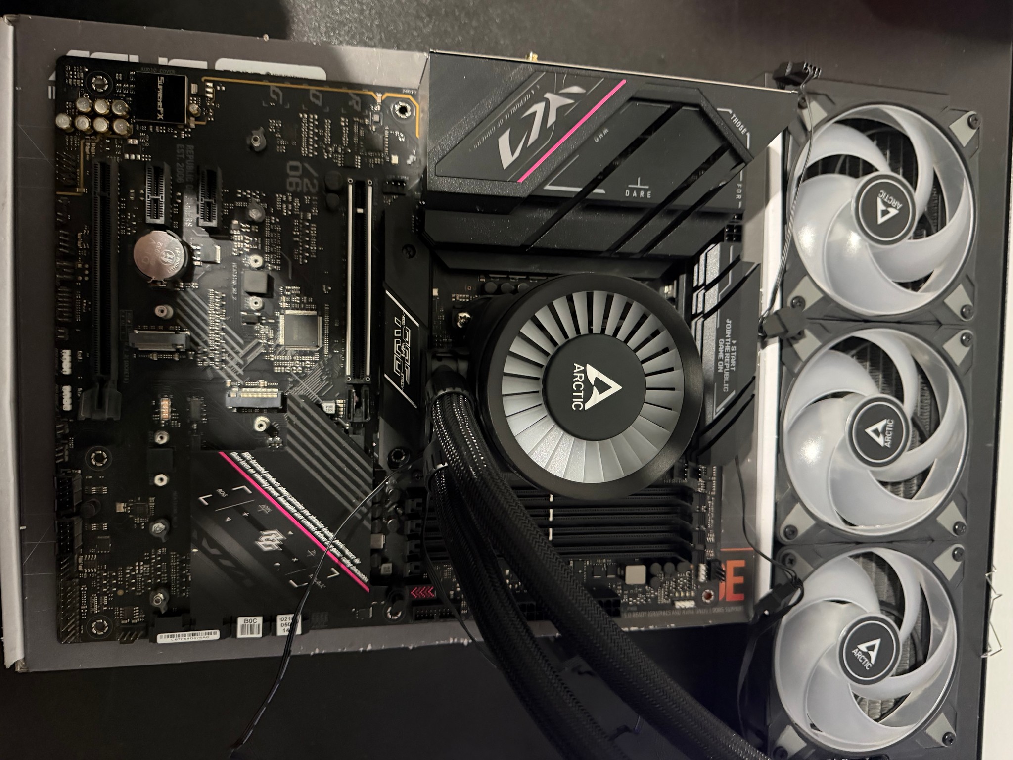 Ryzen 5 9600X, ASUS ROG STRIX B650 F Gaming Wifi, Arctic AIO COMBO
