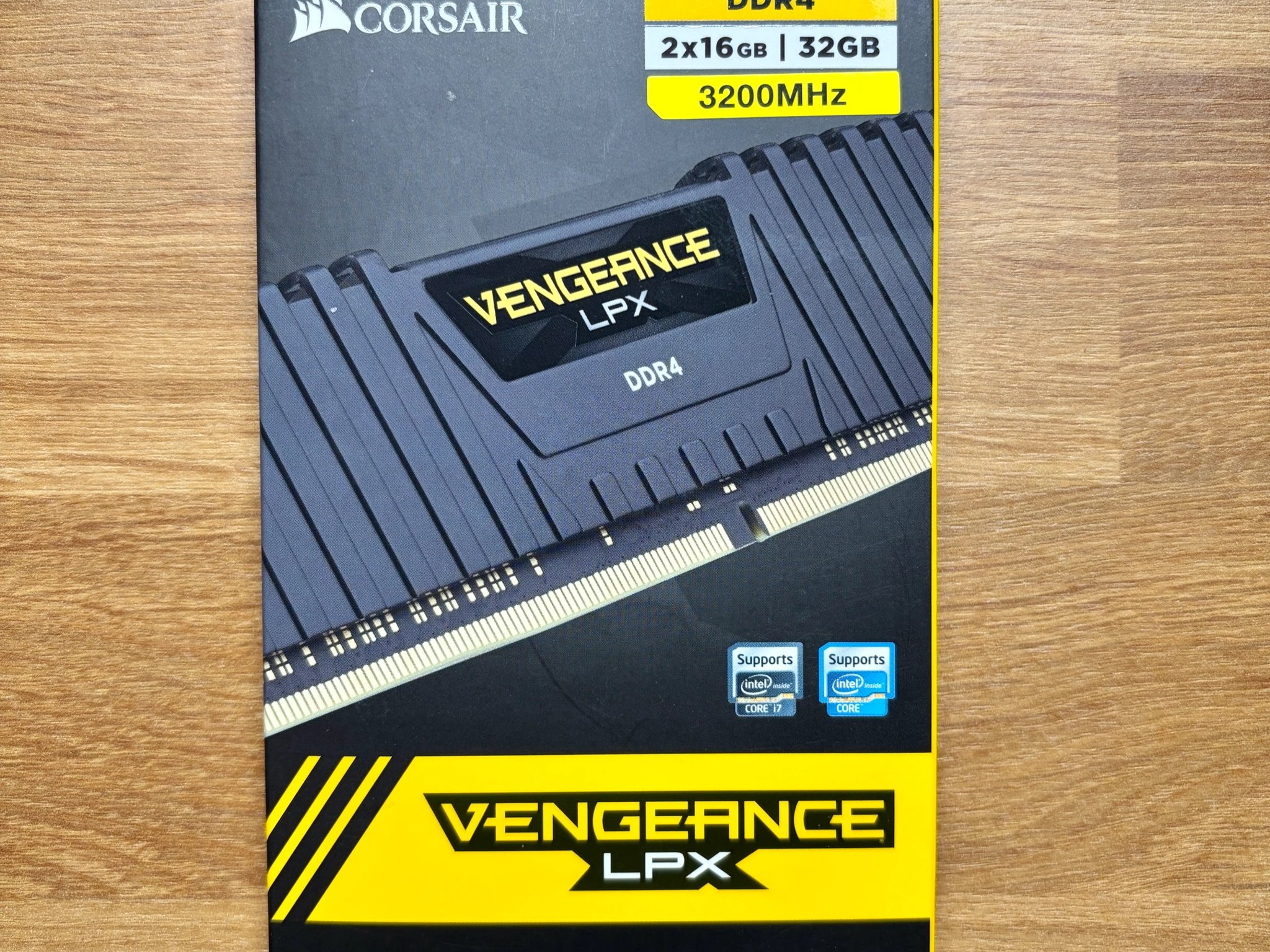 CORSAIR Vengeance LPX DDR4 RAM 32GB (2x16GB) 3200MHz in WHITE