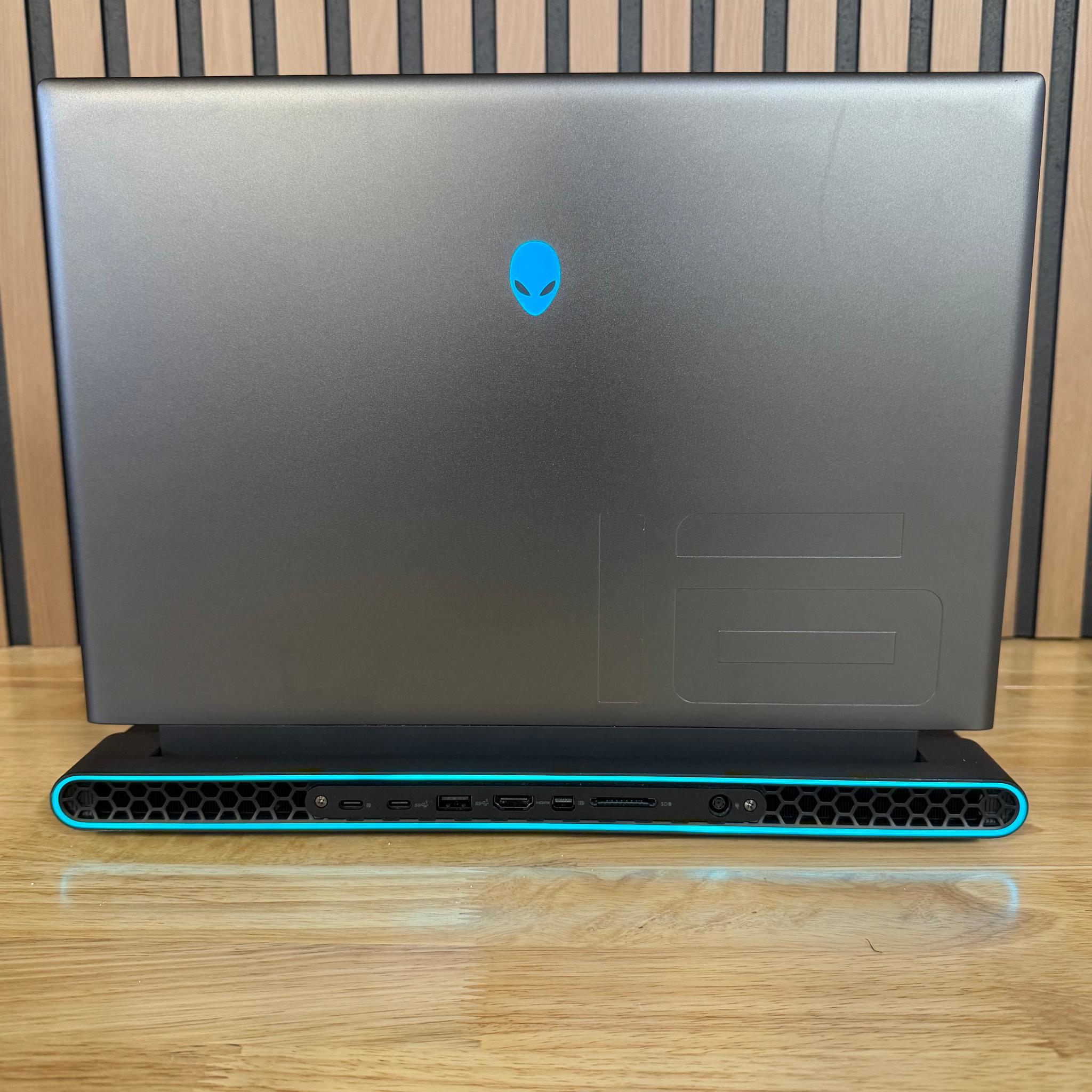Alienware m16 R1 Gaming Laptop RTX 4070 Ryzen 9 7845HX 32GB RAM 1TB NVMe