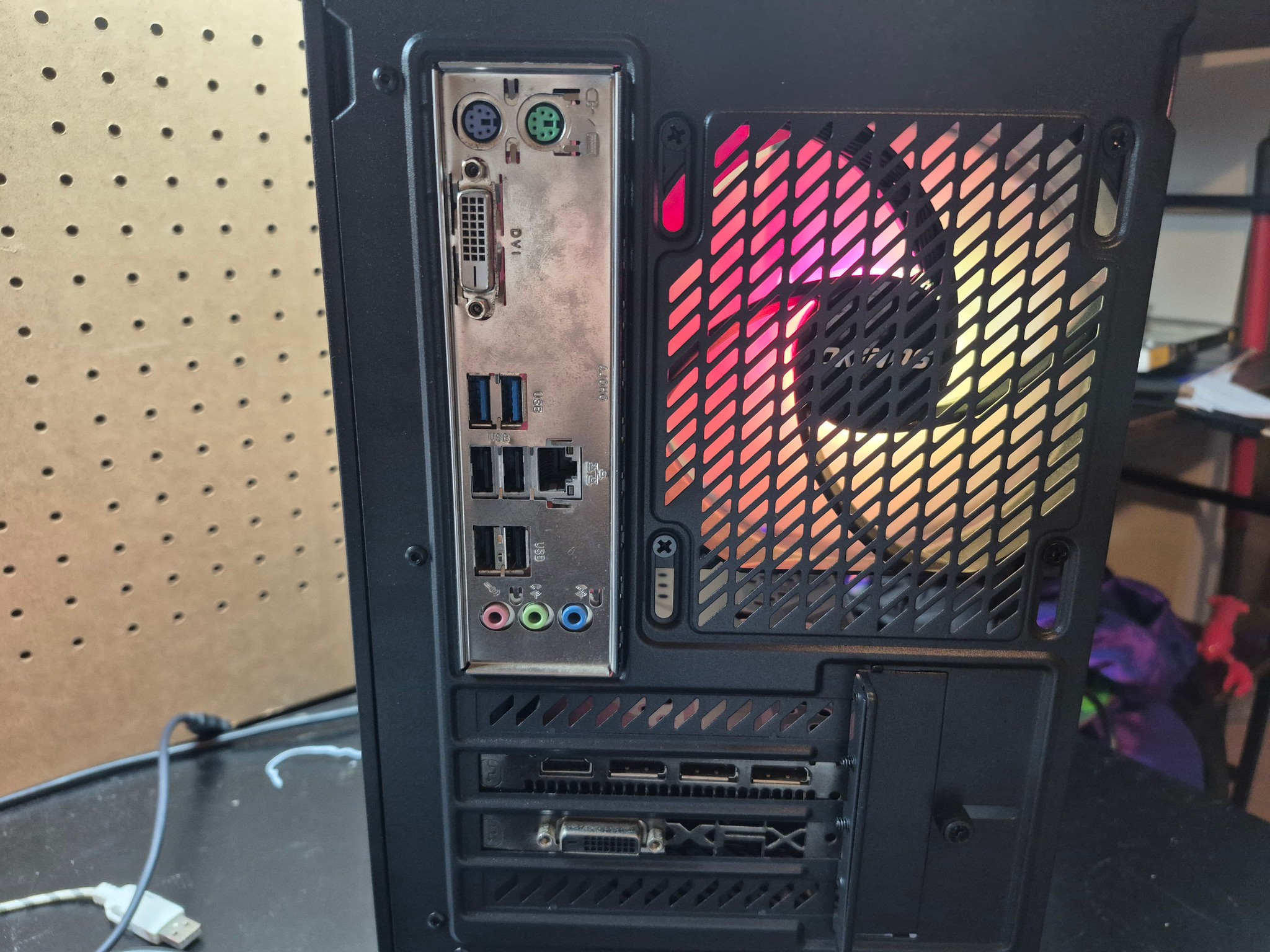 120 FPS Fortnite | i7-6700, 16GB RAM, RX 580 4GB, 480GB SSD, Win11, RGB