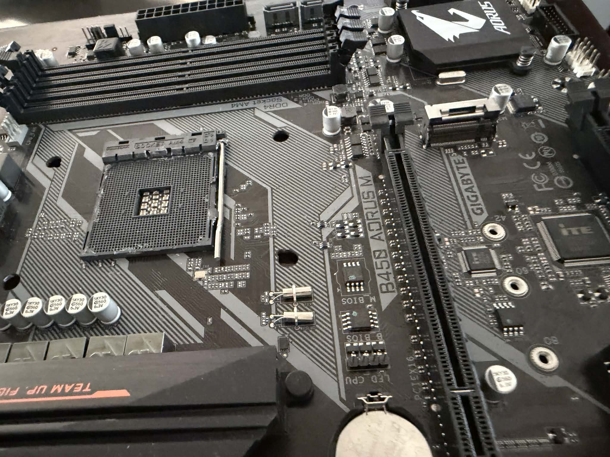 Gigabyte B450 AORUS M (rev. 1.x) – Solid mATX AM4 motherboard in excellent working condition.