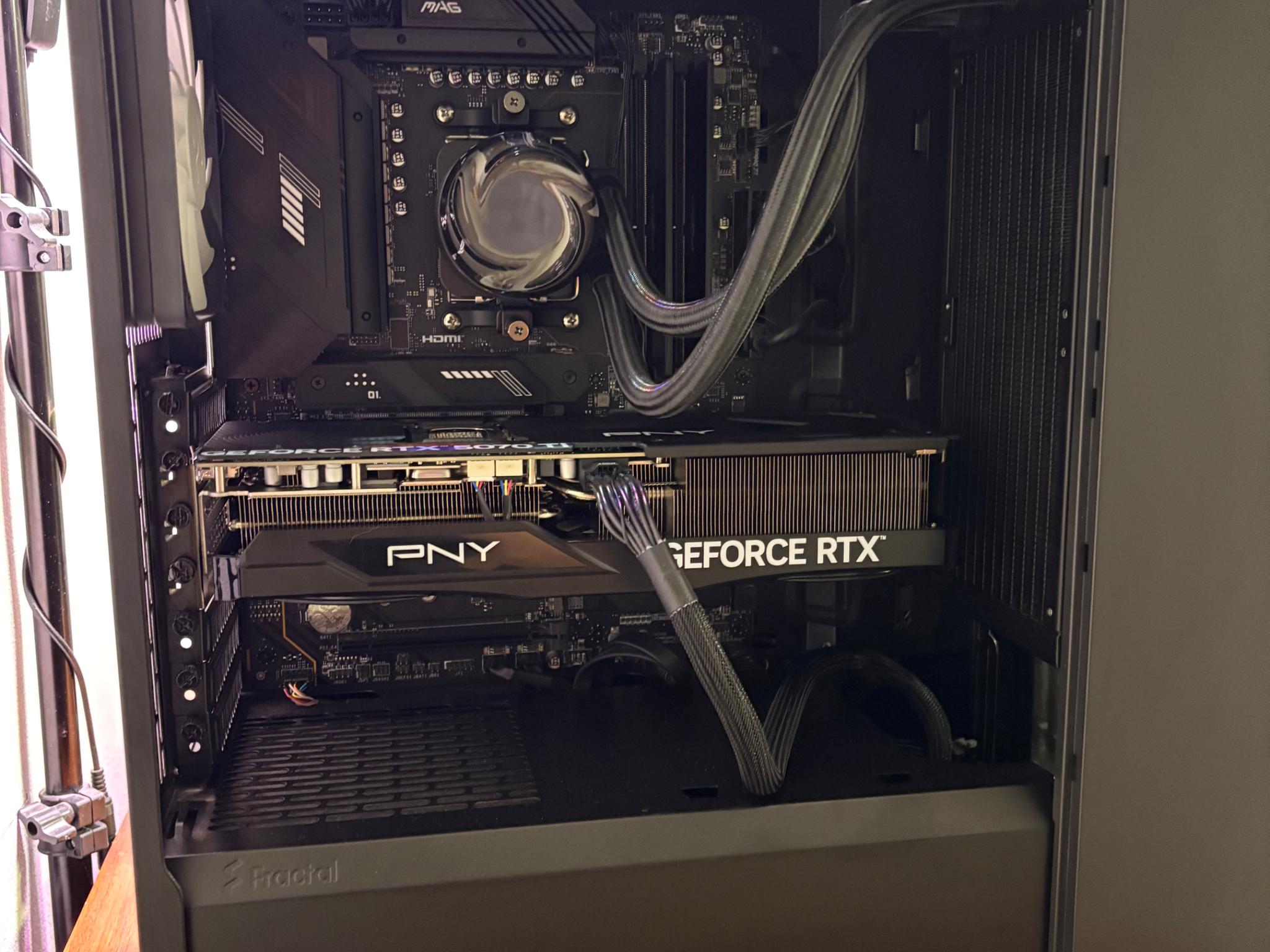 RTX 5070TI | Ryzen 7 7700X | 32GB DDR5 | 2TB SSD | 750W PSU | 5 x Fans | Fractal North ATX TG