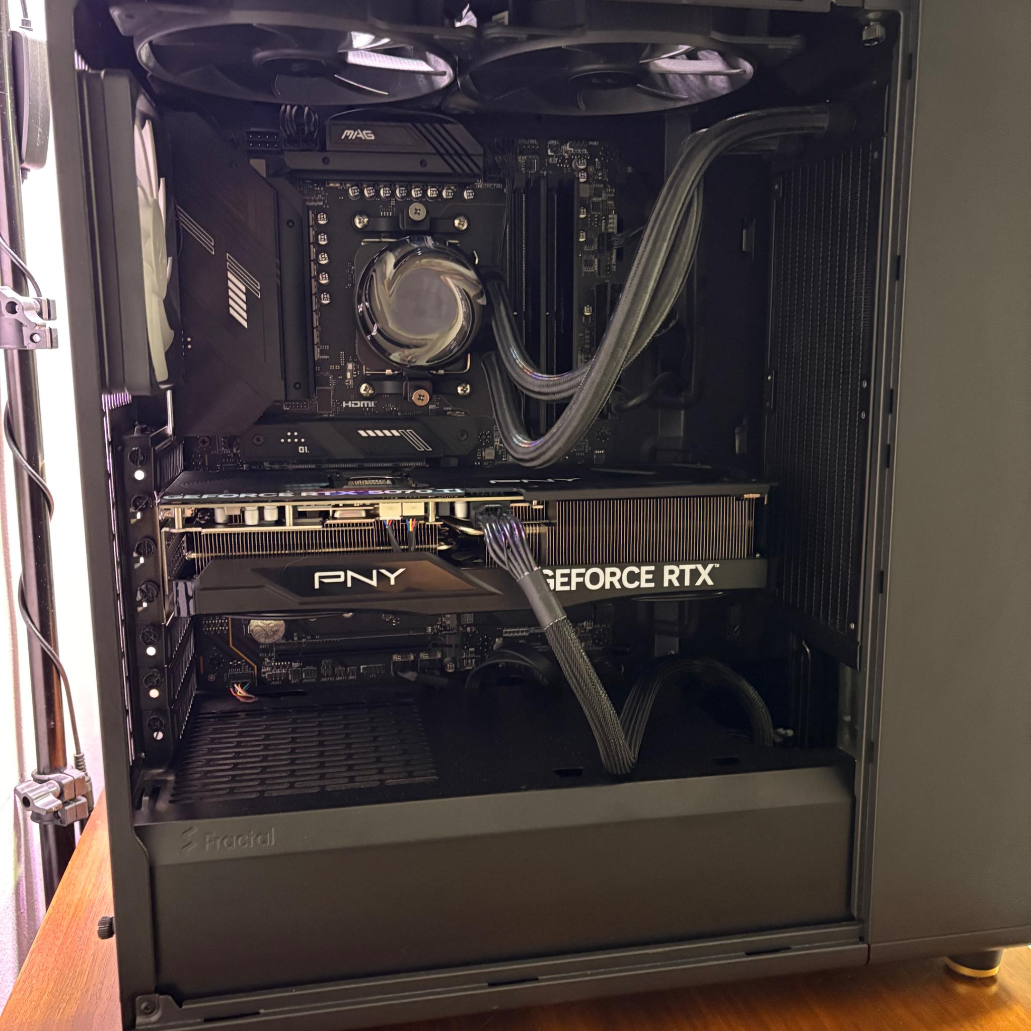 RTX 5070TI | Ryzen 7 7700X | 32GB DDR5 | 2TB SSD | 750W PSU | 5 x Fans | Fractal North ATX TG