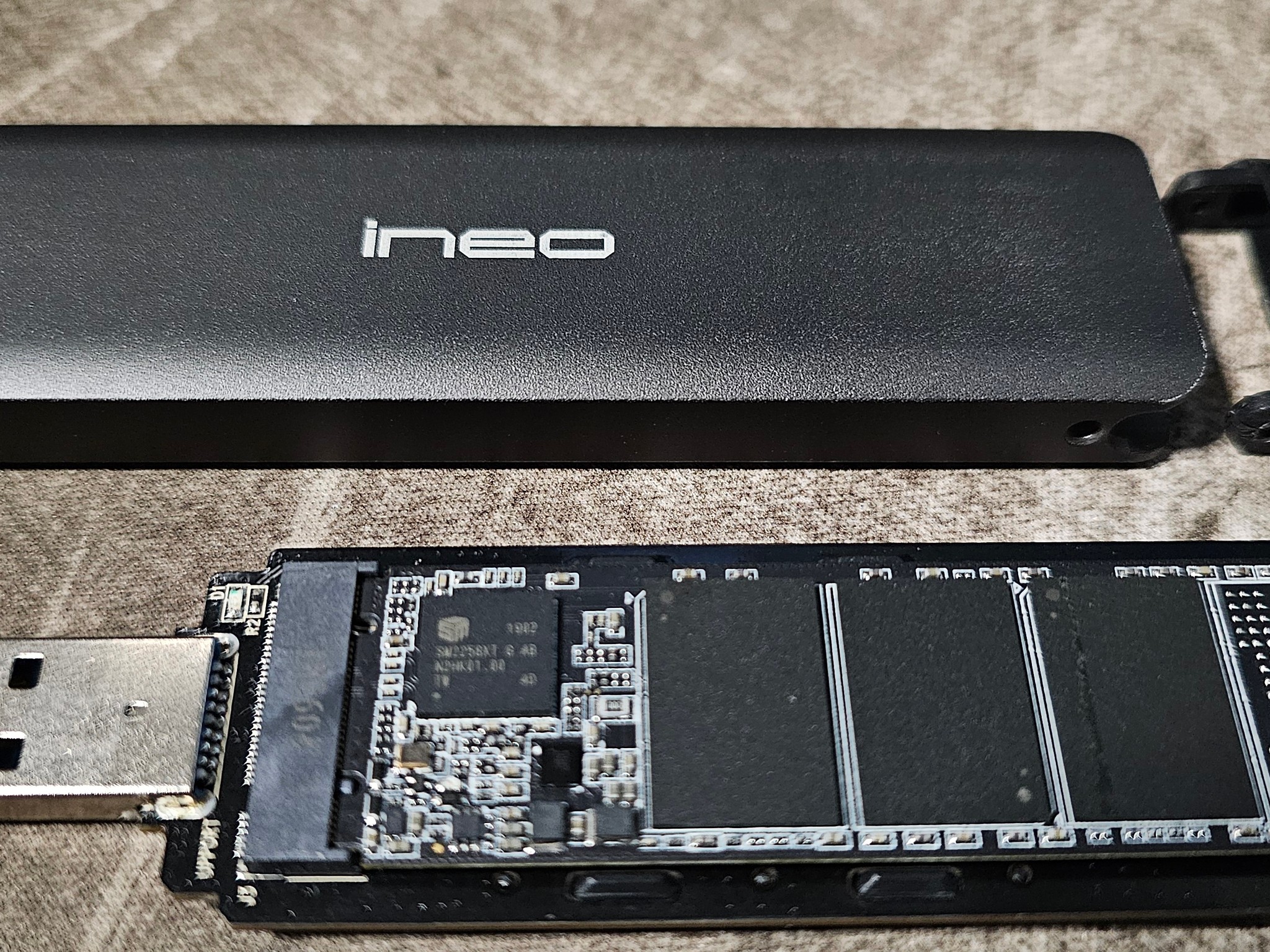 TEAMGroup TEAM MS30 128GB SATAIII M.2 2280 SSD (With INEO 2588 M.2 SATA To 10Gbps USB3.1 Enclosure)