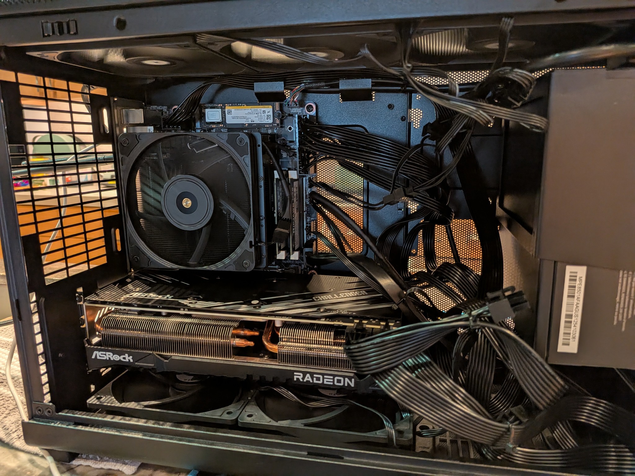 1440p Black Bomb - RX 7800 XT, Ryzen 9 7945HX, 32 GB DDR5 RAM, 2 TB Gen 4 NVME, Blackout
