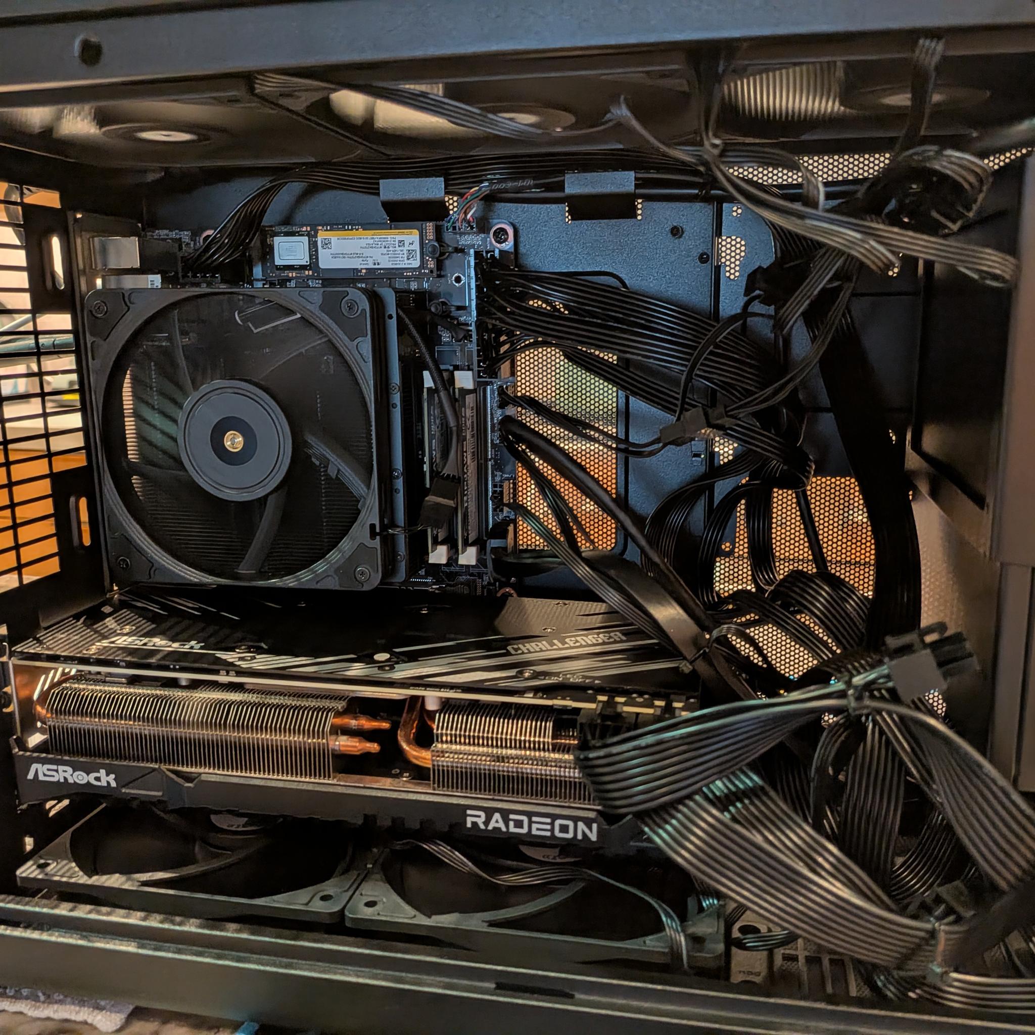 1440p Black Bomb - RX 7800 XT, Ryzen 9 7945HX, 32 GB DDR5 RAM, 2 TB Gen 4 NVME, Blackout