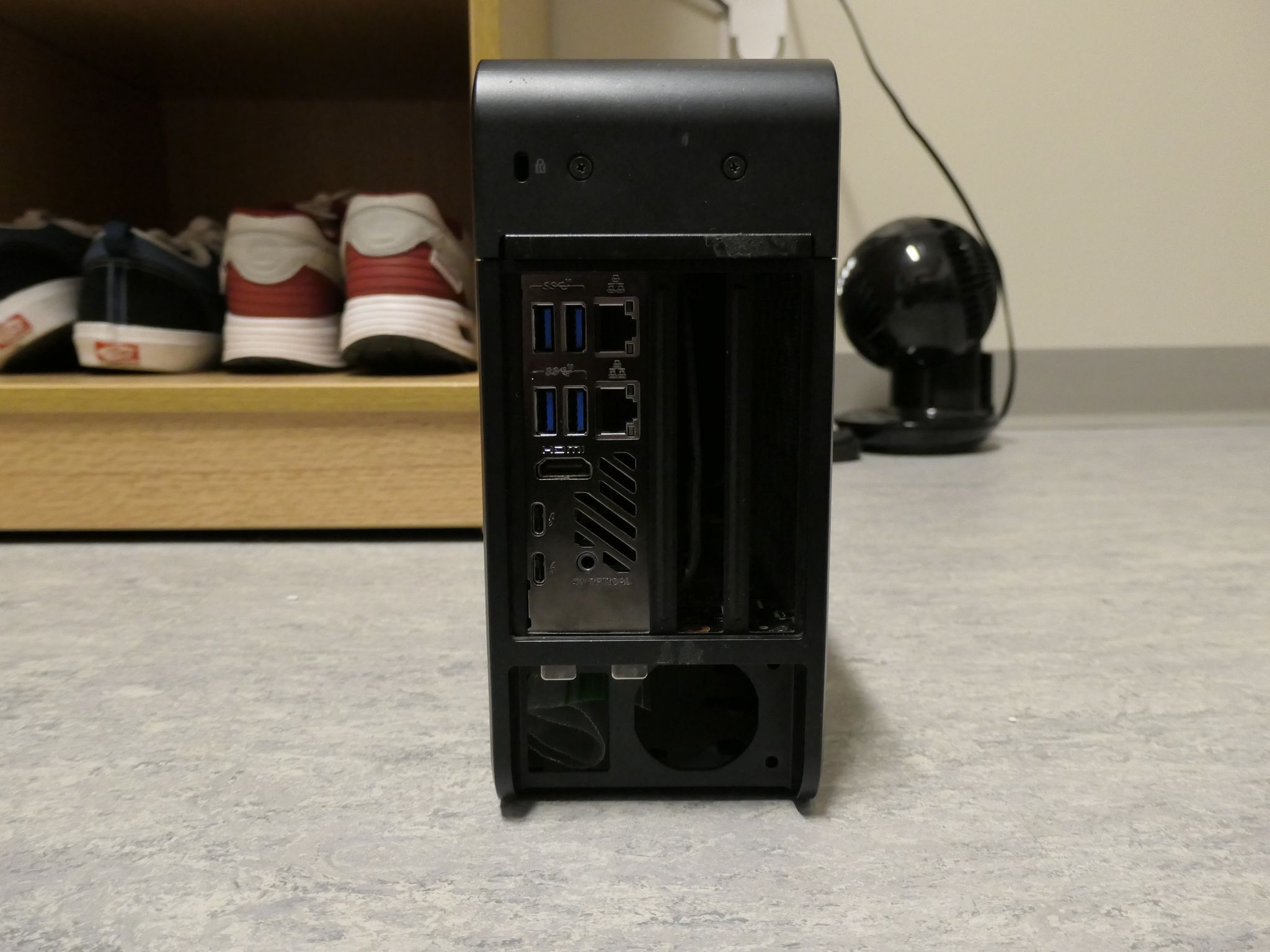 Intel NUC 9 Extreme Kit - Intel BXNUC9i9QNX1 (32GB Ram, 3TB NVME) - NO PSU