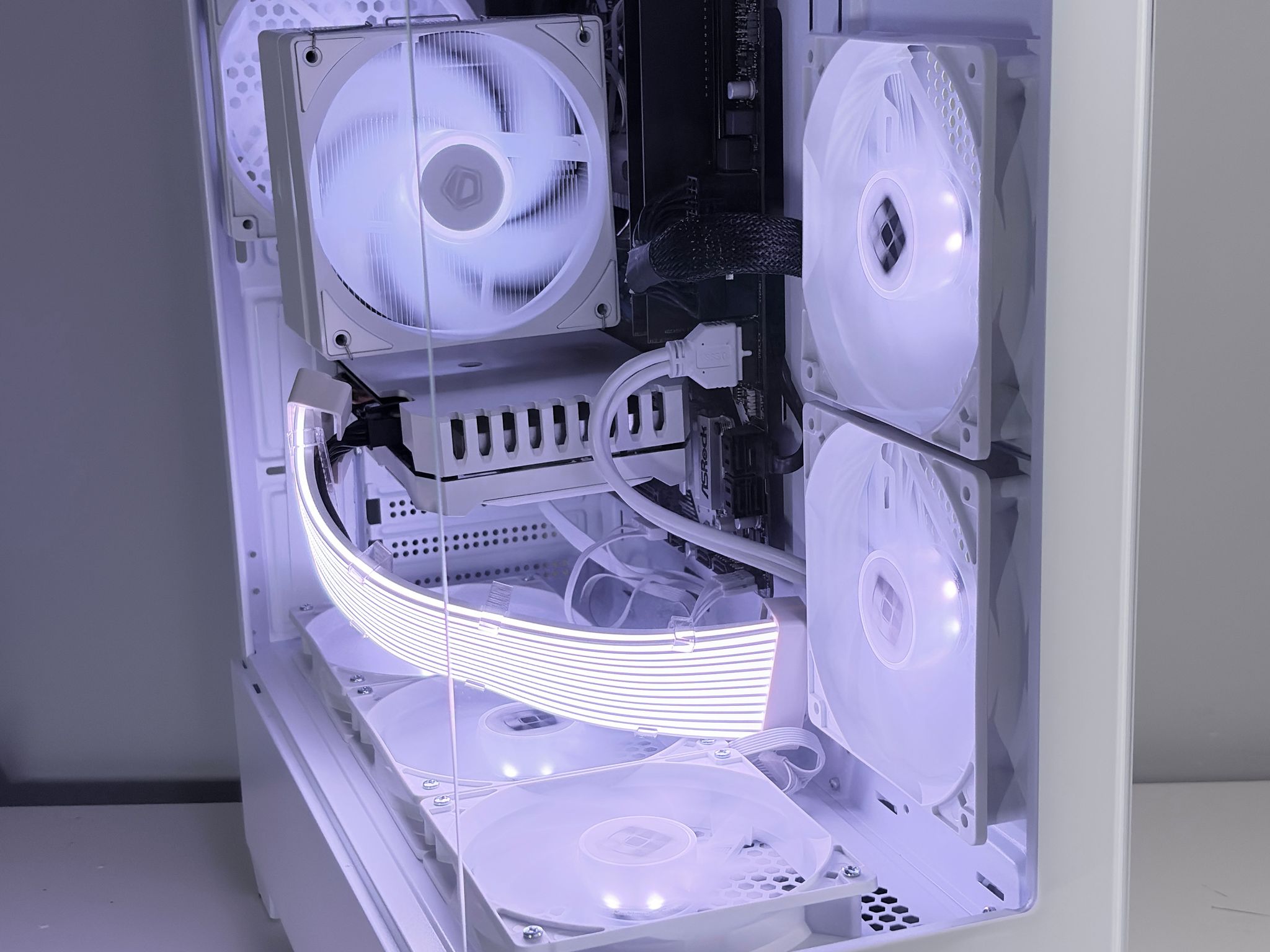 White Gaming PC Build / I7 + 1660 Super / 16GB Ram / NVMe SSD / Ready to play!