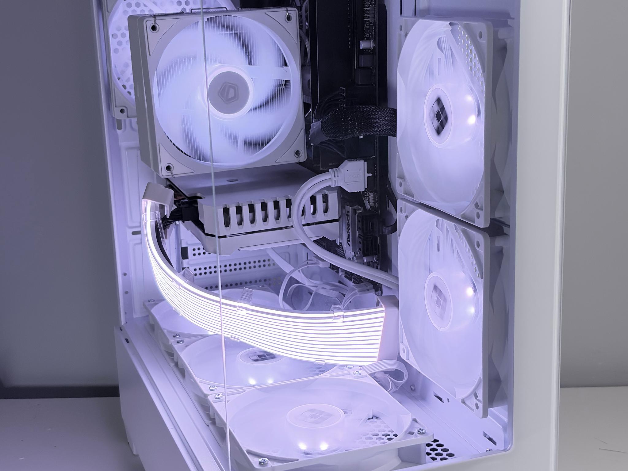 White Custom Gaming PC Build / I7 + 1660 Super /