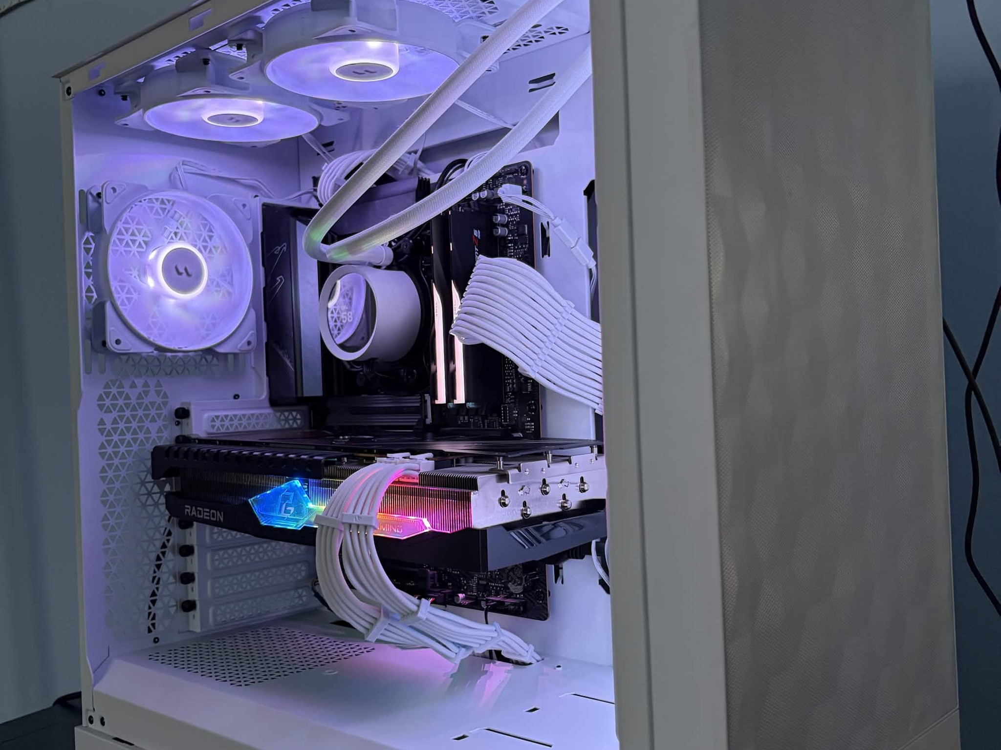 High-End Gaming PC (7800X3D + RX 7900 XT + 32gb DDR5)