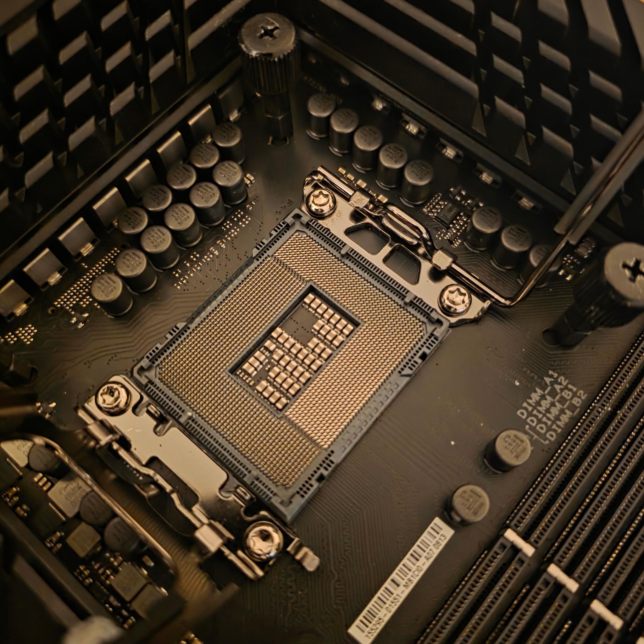 ROG MAXIMUZ Z790 + 13900K + KRAKEN Z73 + MSI MAG 1300W PLATINUM + 500GB NMVE