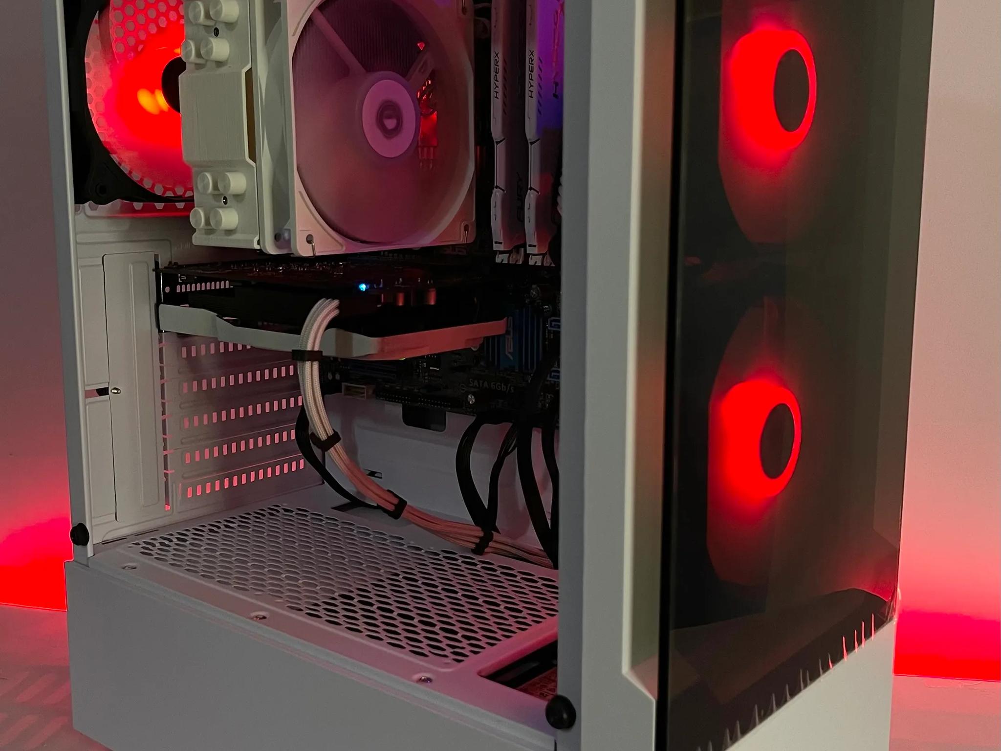 White RGB i7 Gaming PC (E3-1230 v2, 16GB RAM, RX 560, 256GB SSD/1TB HDD