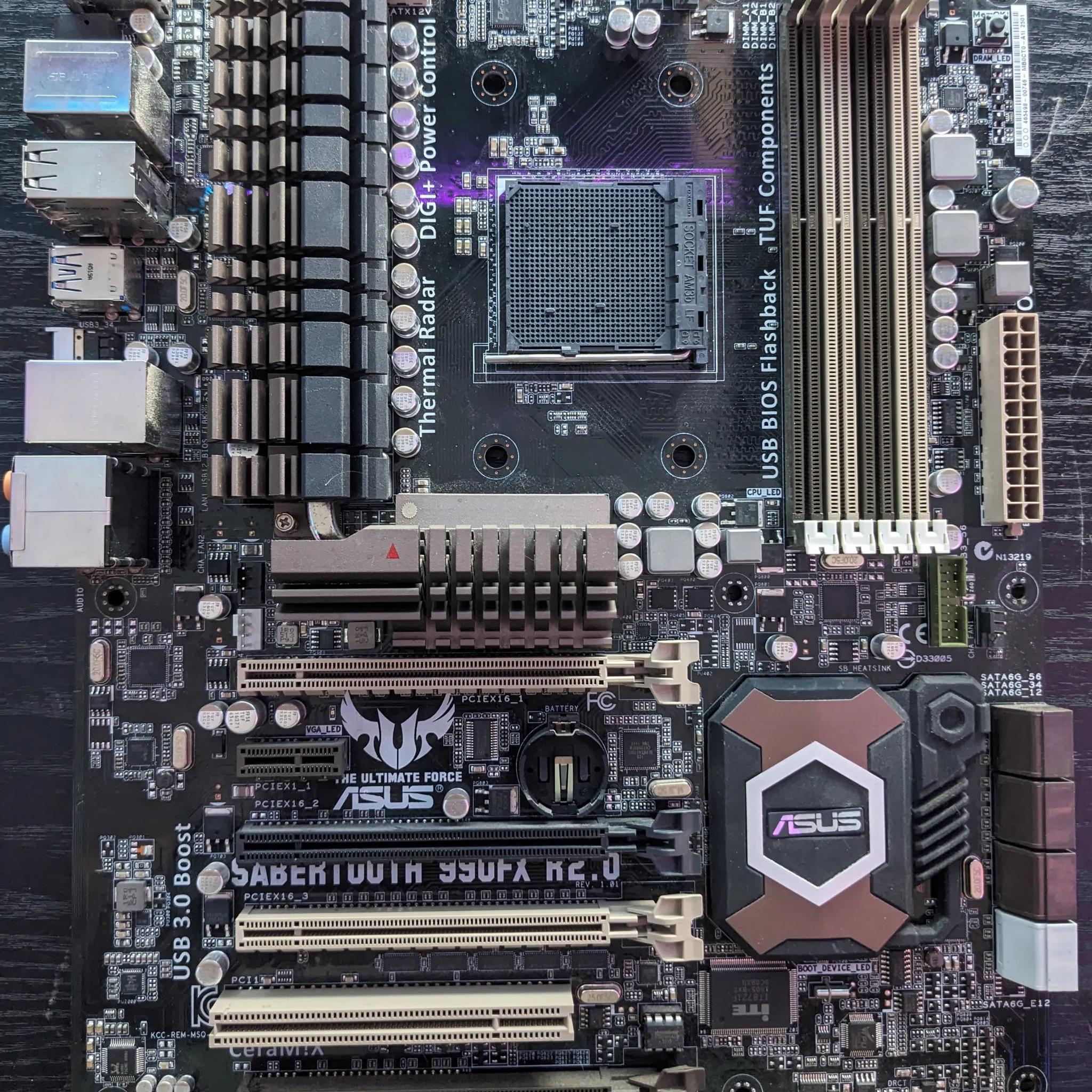 ASUS SABERTOOTH 990FX R2.0 AMD AM3+ Motherboard w/ IO Shield