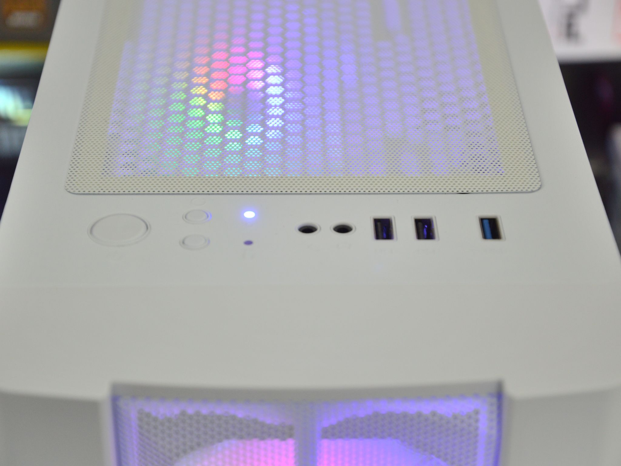 🌈🌨️| RTX 2060 SUPER 6GB | INTEL i5-9500 | 16GB DDR4 RAM | 1TB SATA SSD | Rainbow Blizzard |