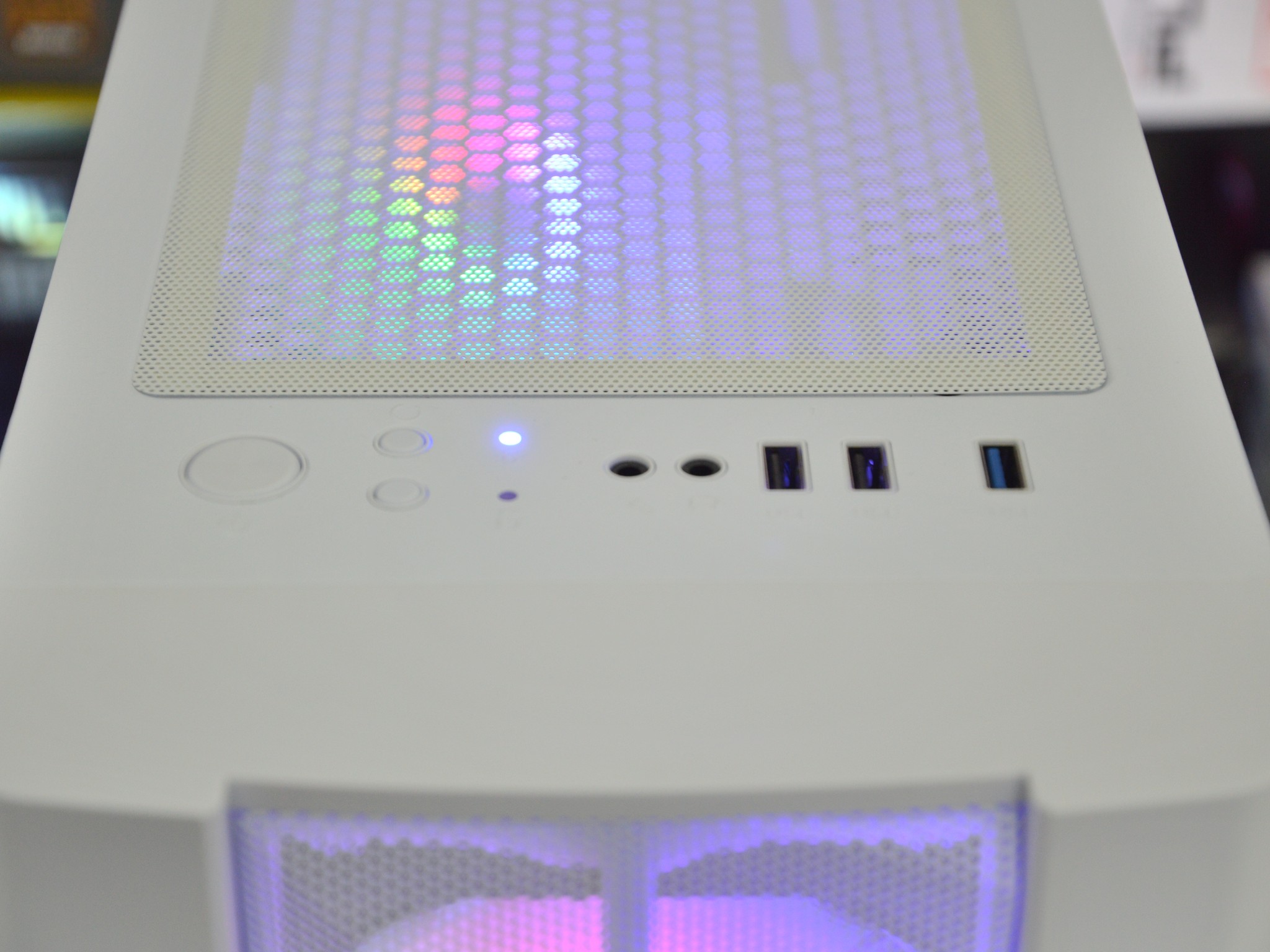 🌈🌨️| RTX 2060 SUPER 6GB | INTEL i5-9500 | 16GB DDR4 RAM | 1TB SATA SSD | Rainbow Blizzard |