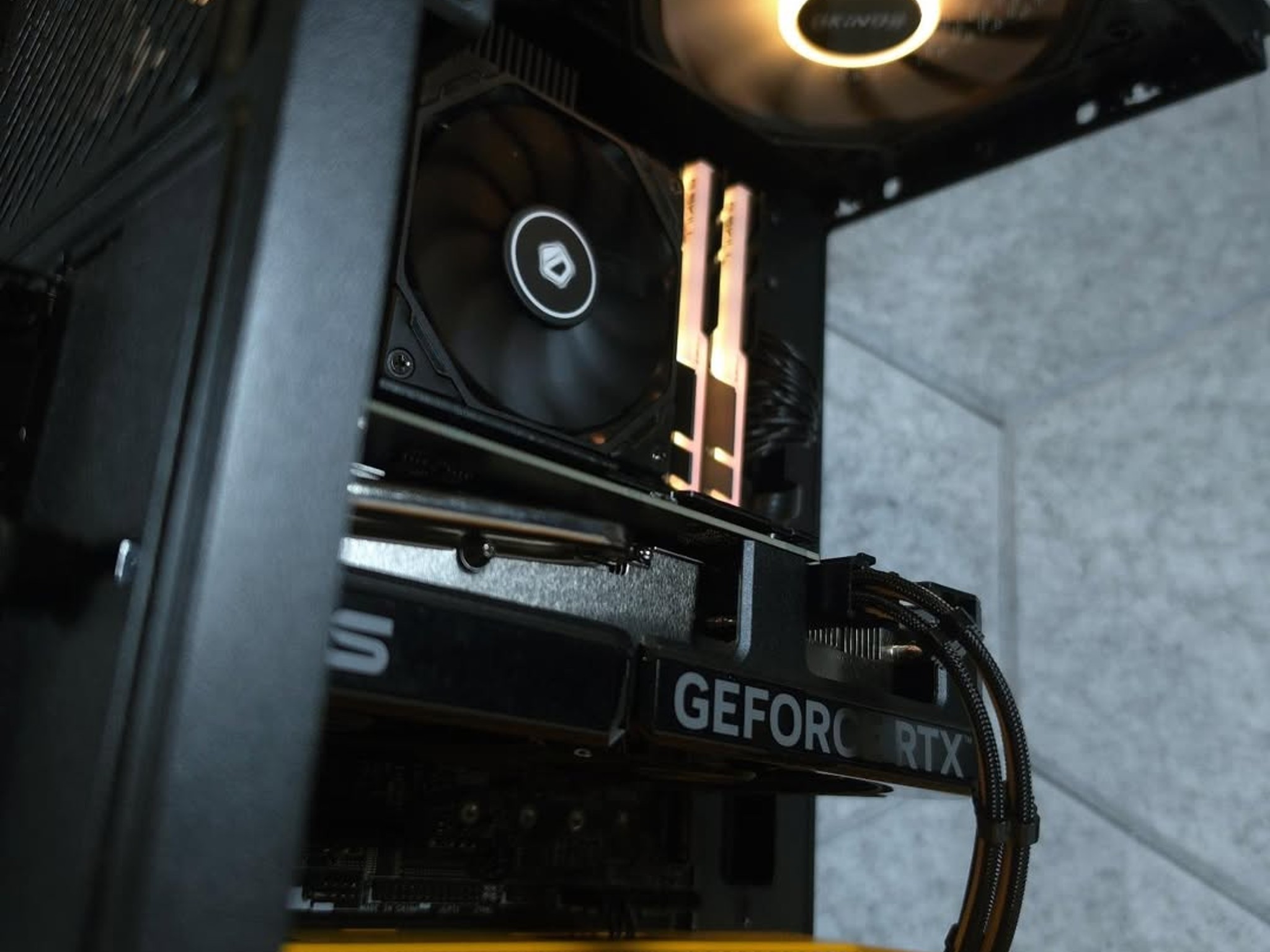 ASUS RTX 4060 💛 Core i5 12400F