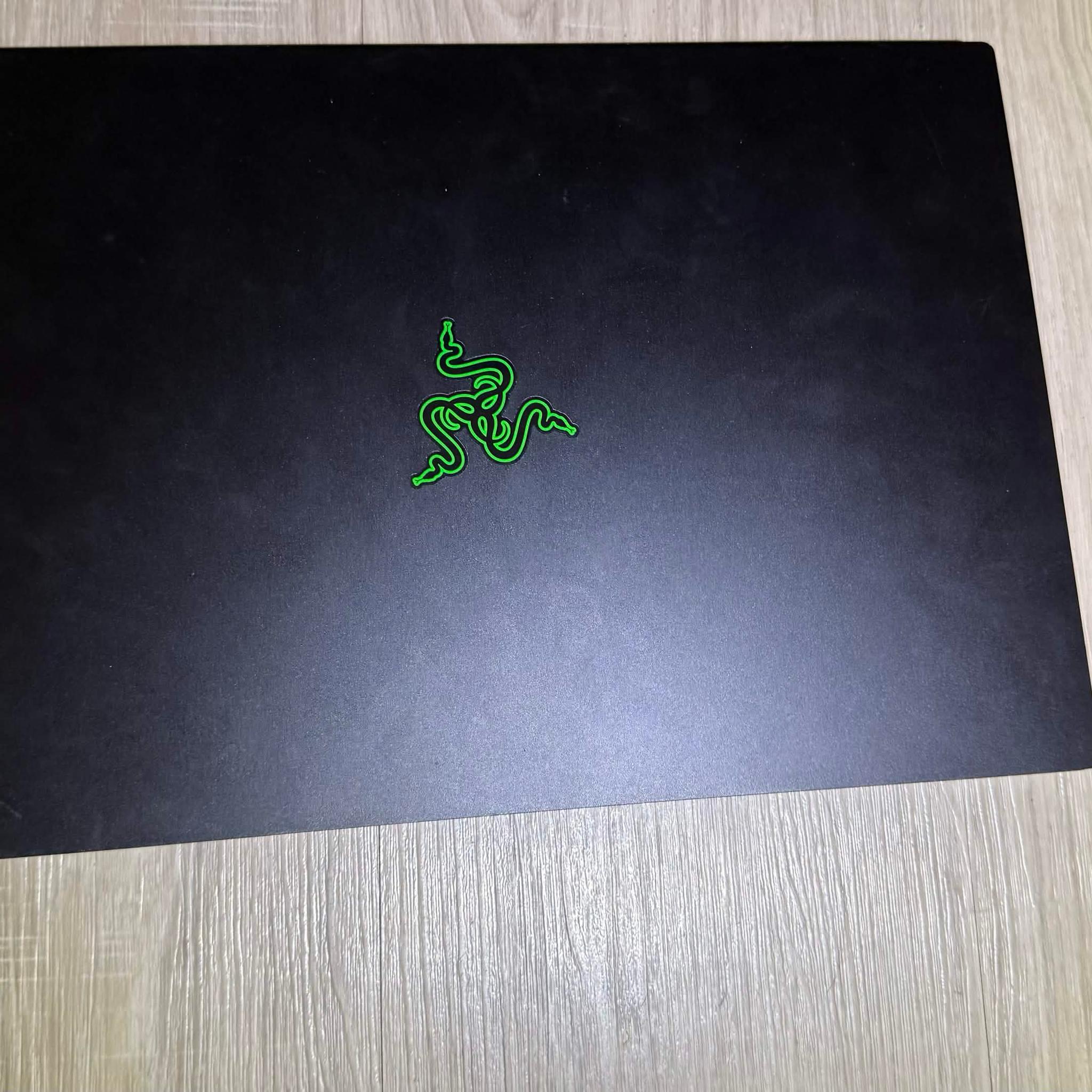 Razer Blade 15 Advanced RZ09-0367CEC3 | i7 10875H | 32GB DDR4 | RTX 3080 | 360Hz | + Cooling Pad