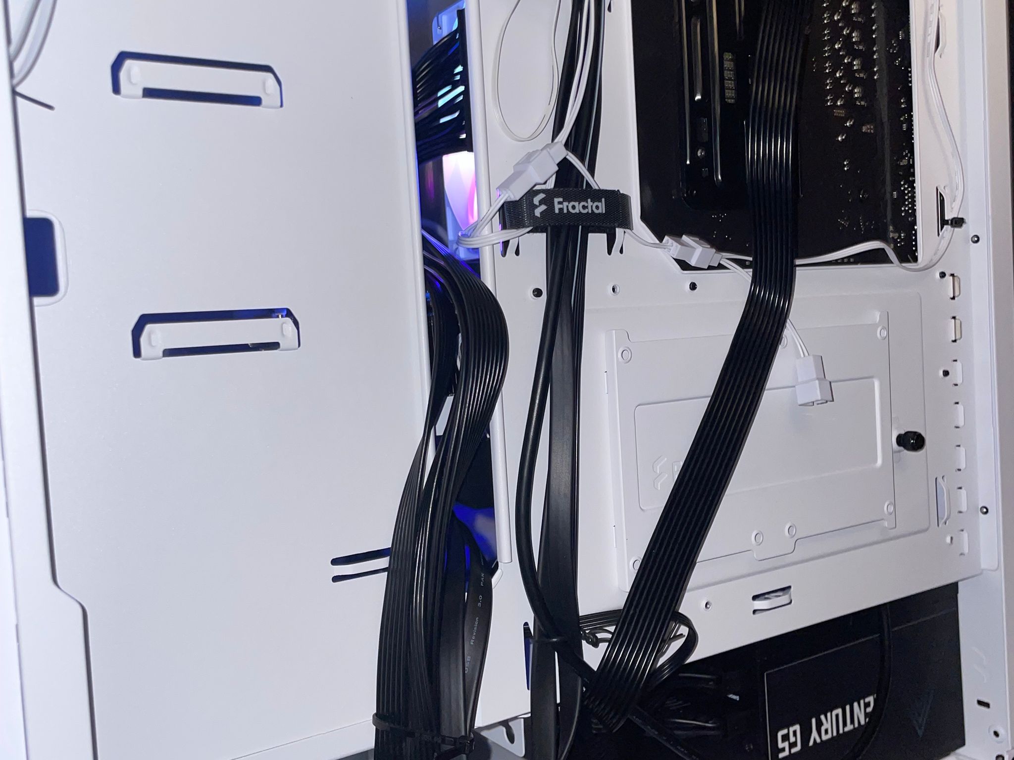 PC | RX 7800 XT  | AMD RYZEN 5 7600 | 32GB DDR5 RAM | 1TB NVME SSD | 750W Power Supply